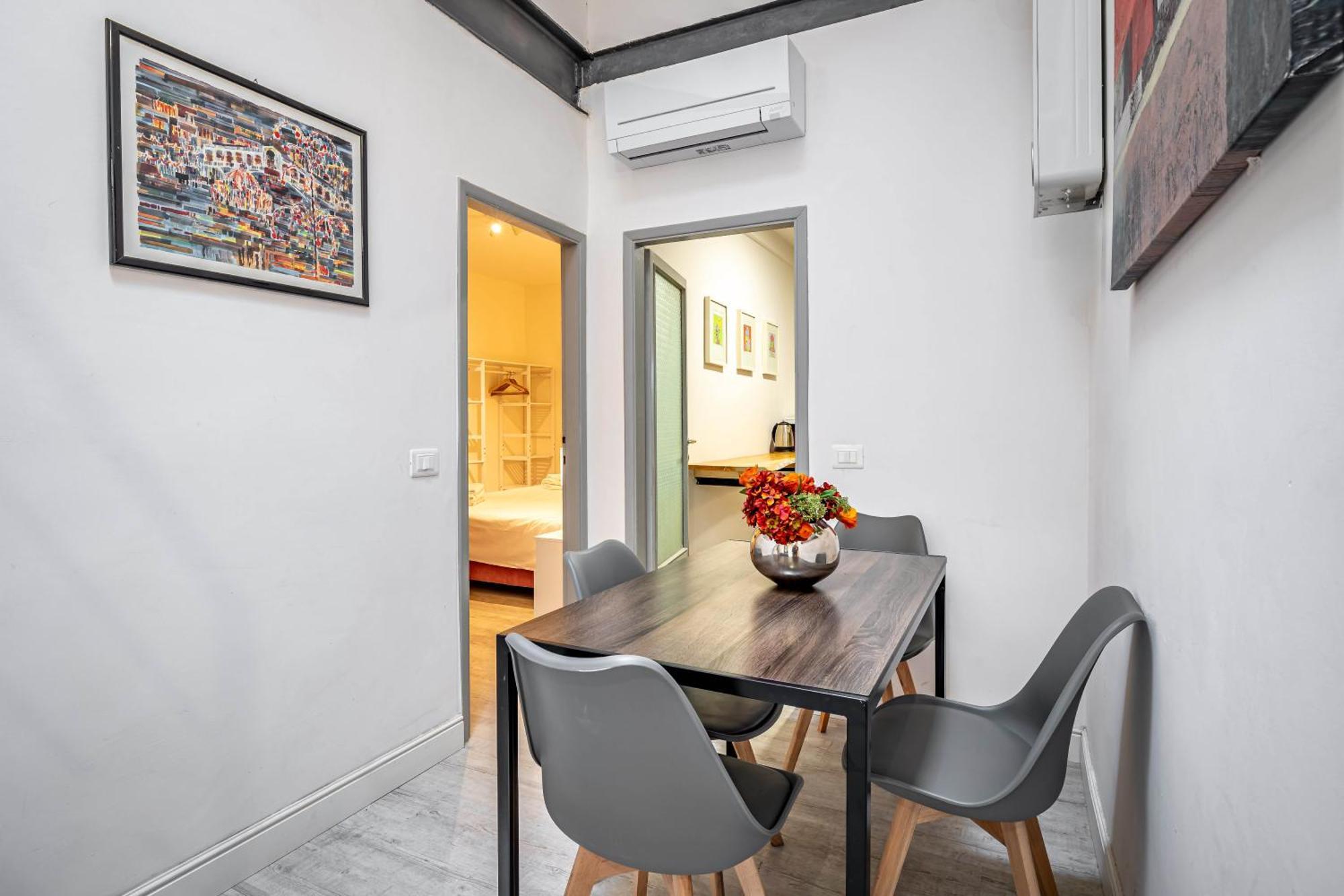 Yid Donatello Con Terrazzo * Florence