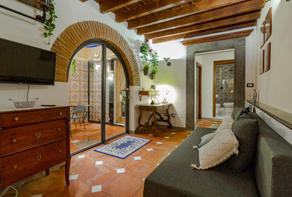 The Ancient Serragli Court Appartement *