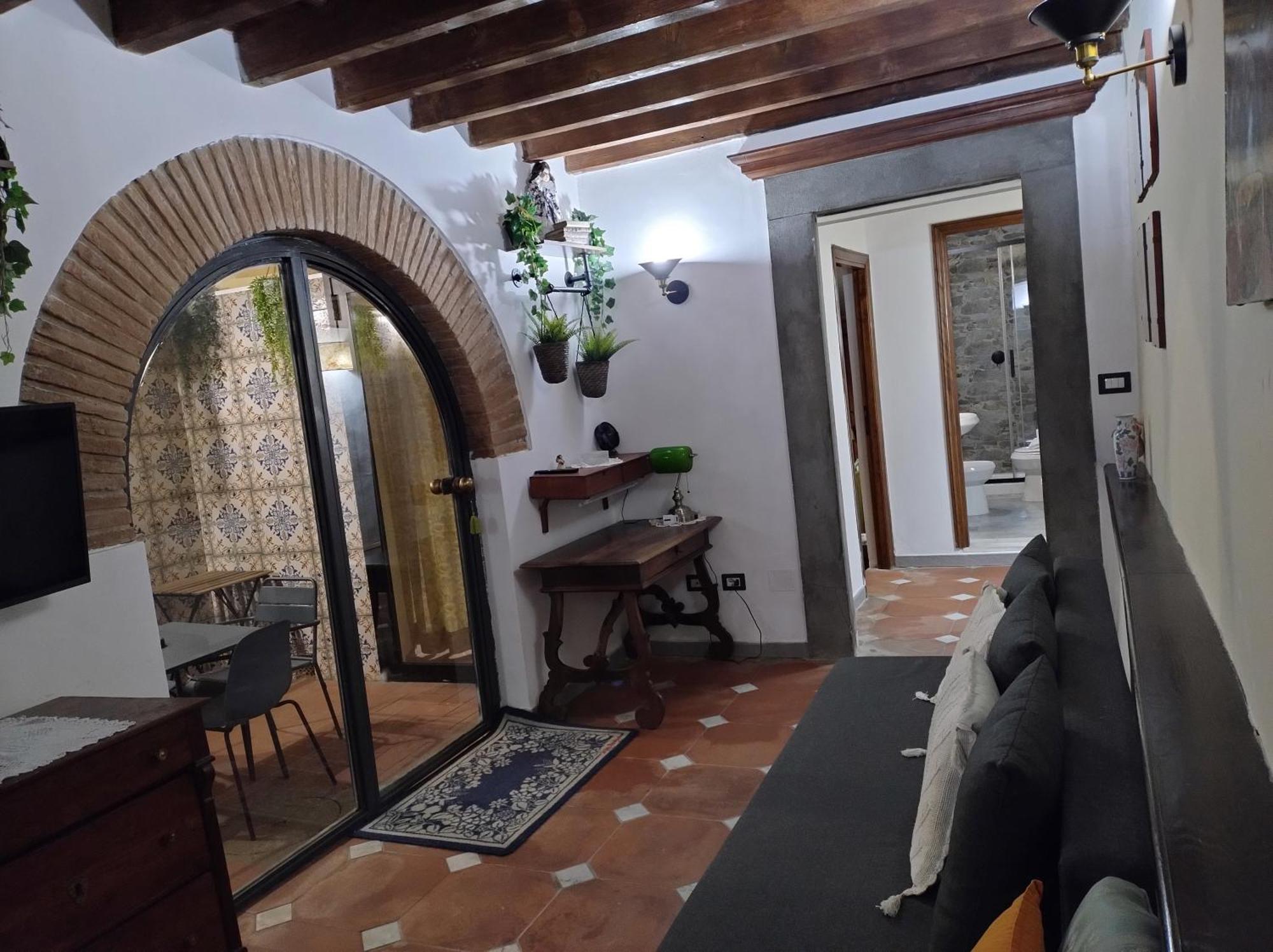 The Ancient Serragli Court Appartement *