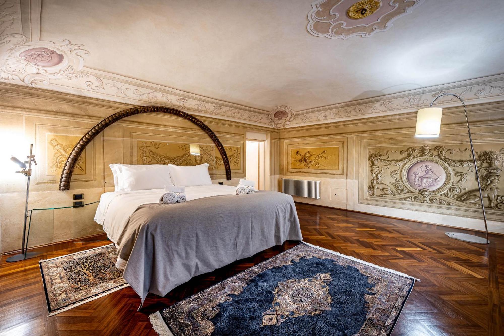 Yid Luxury Near Ponte Vecchio Firenze