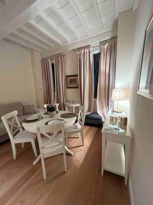 Apartment Cozy Santa Maria Novella Uffizi Duomo 2beds-2baths Florence