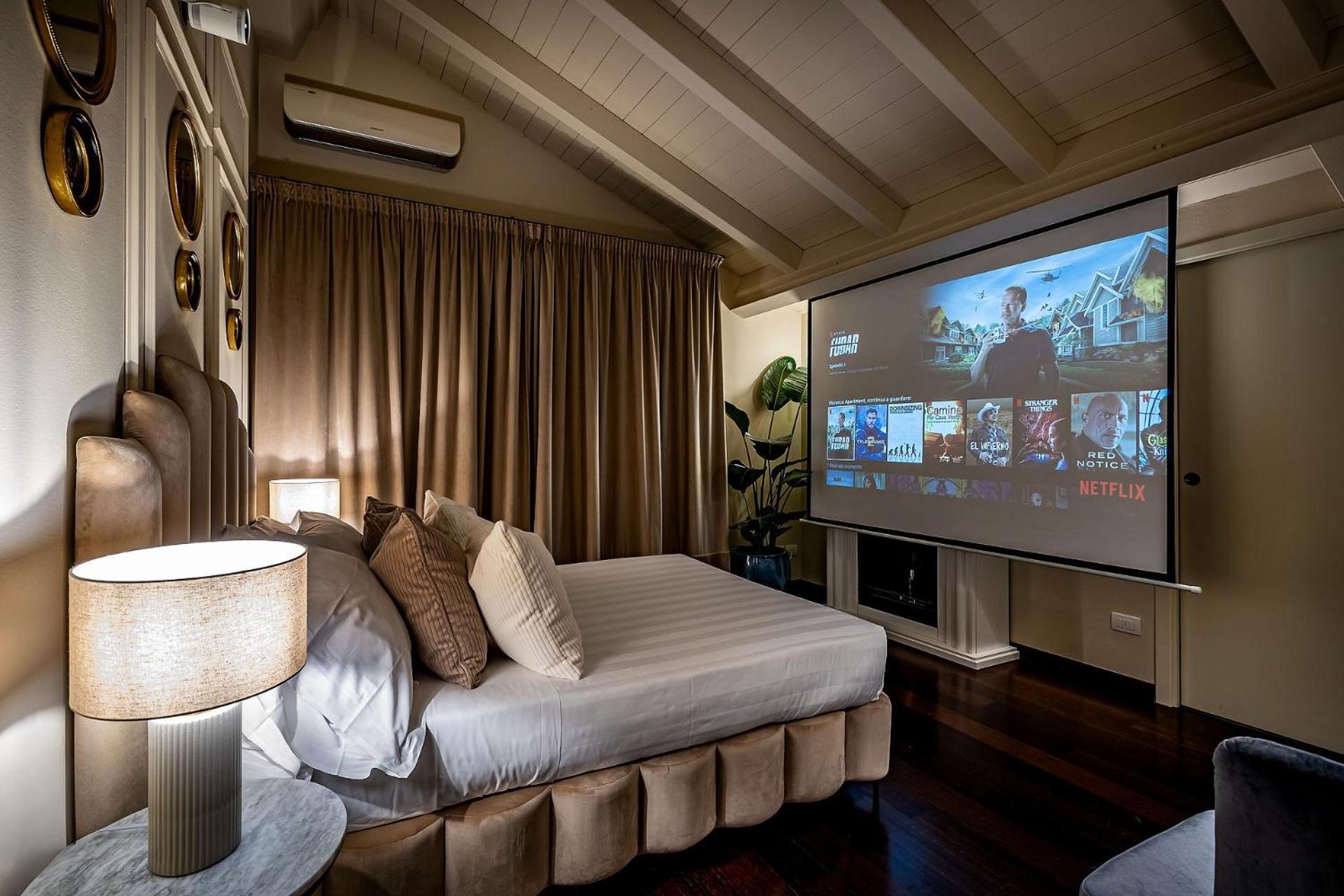 Ungherese Small Luxury 3* Florence