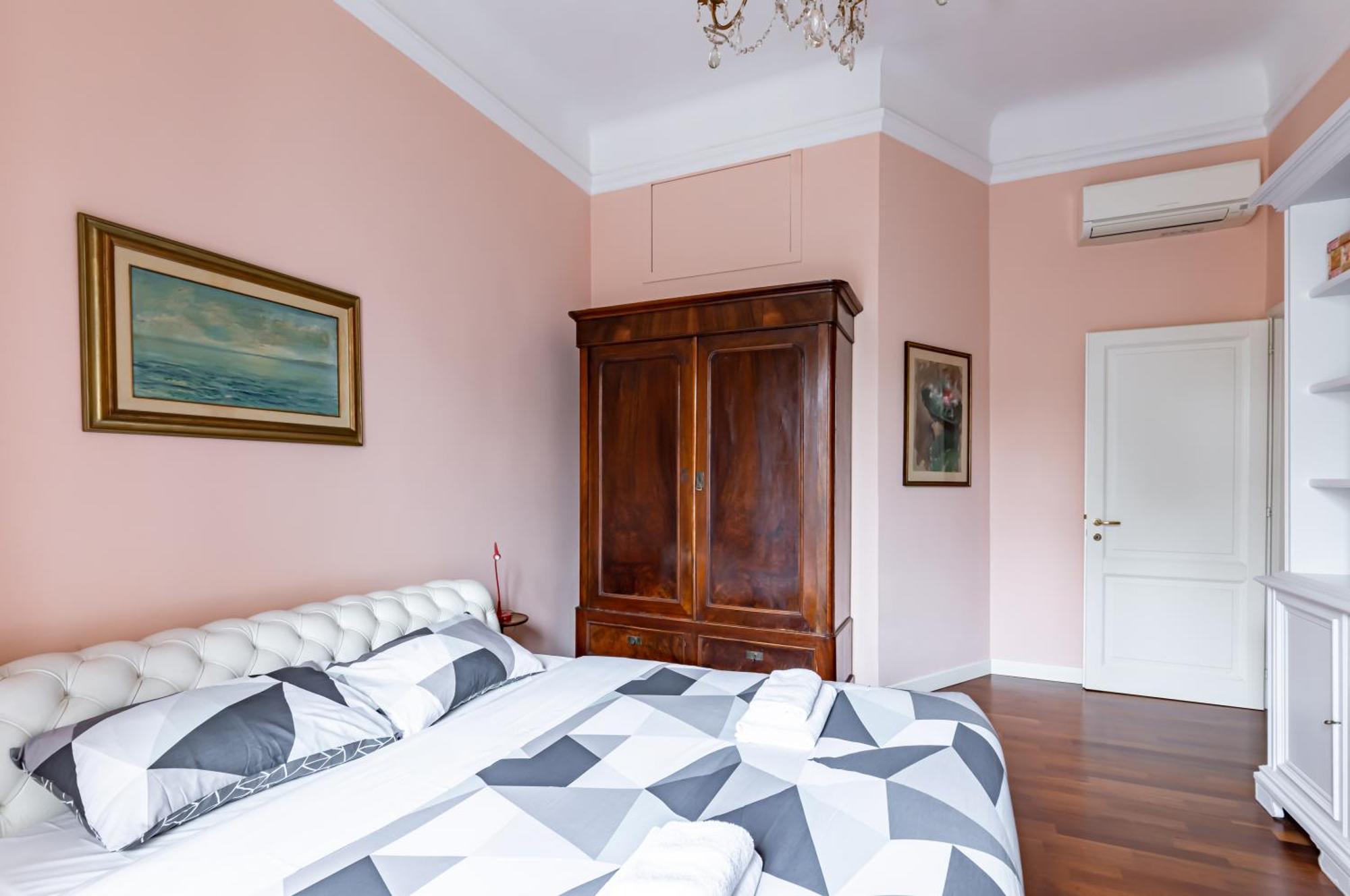 Stibbert & Statuto Elegant Flat With Balcony Apartment *