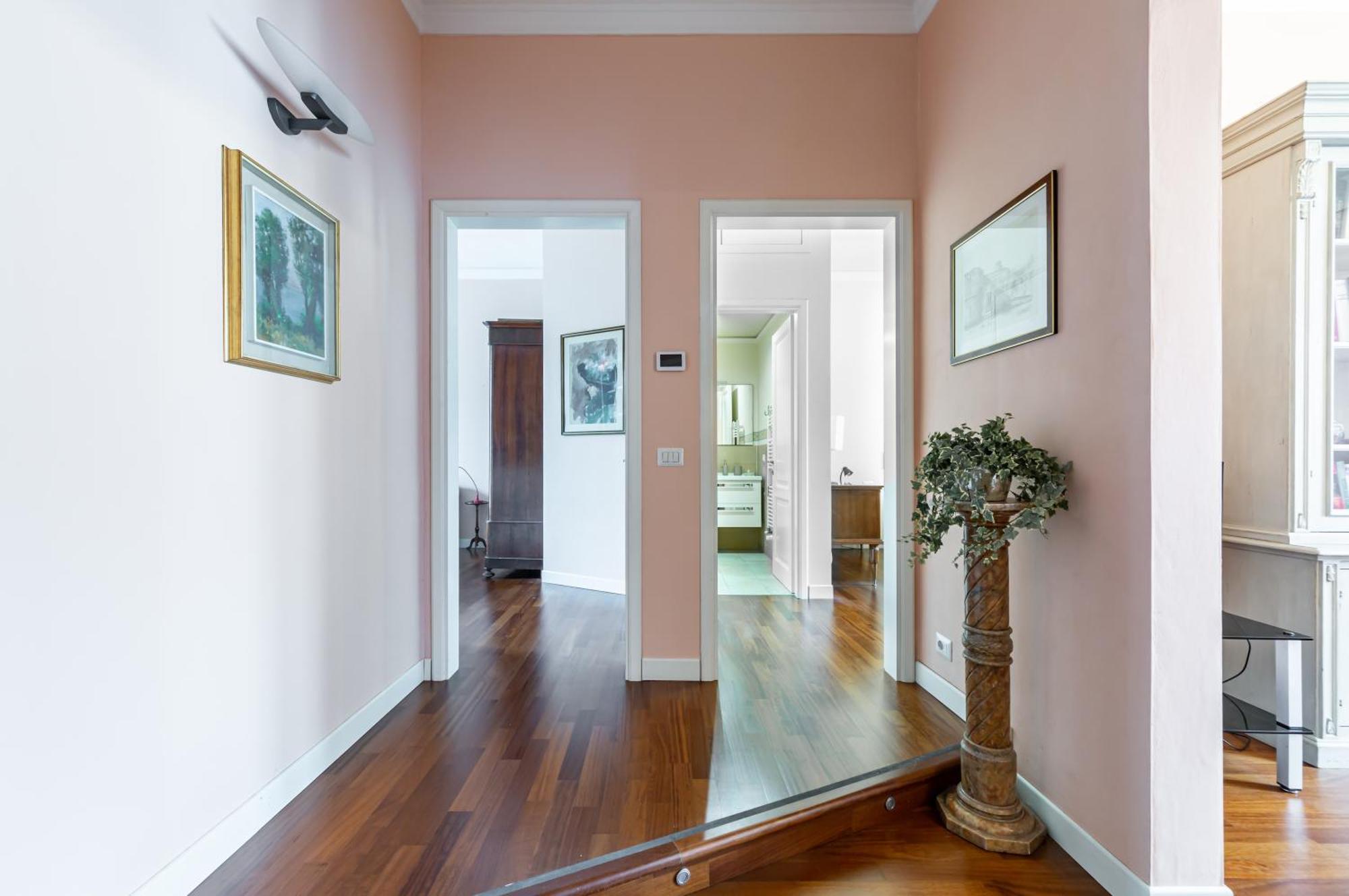 Stibbert & Statuto Elegant Flat With Balcony Apartment
