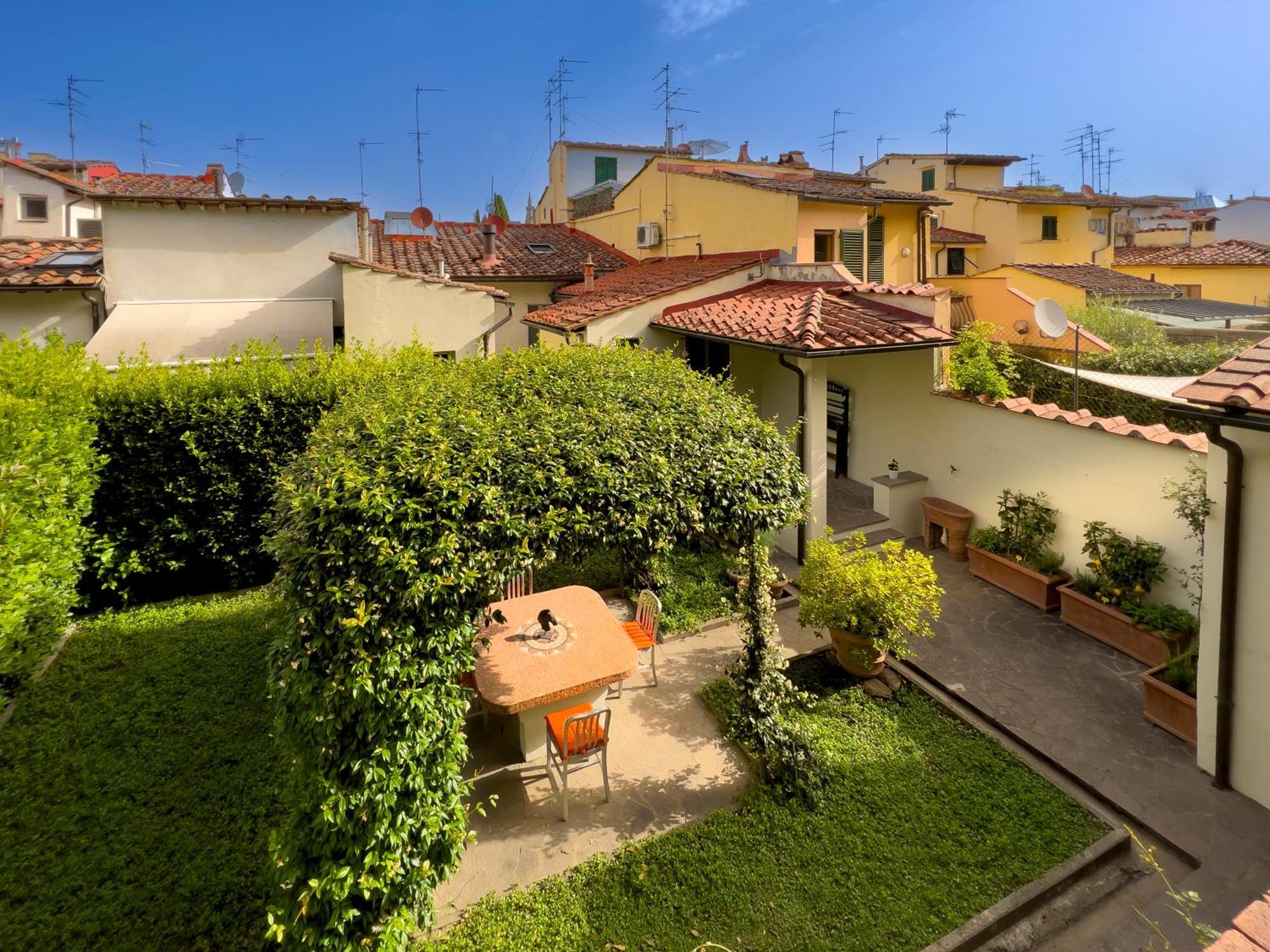 San Niccolo Walls Garden Apartment *