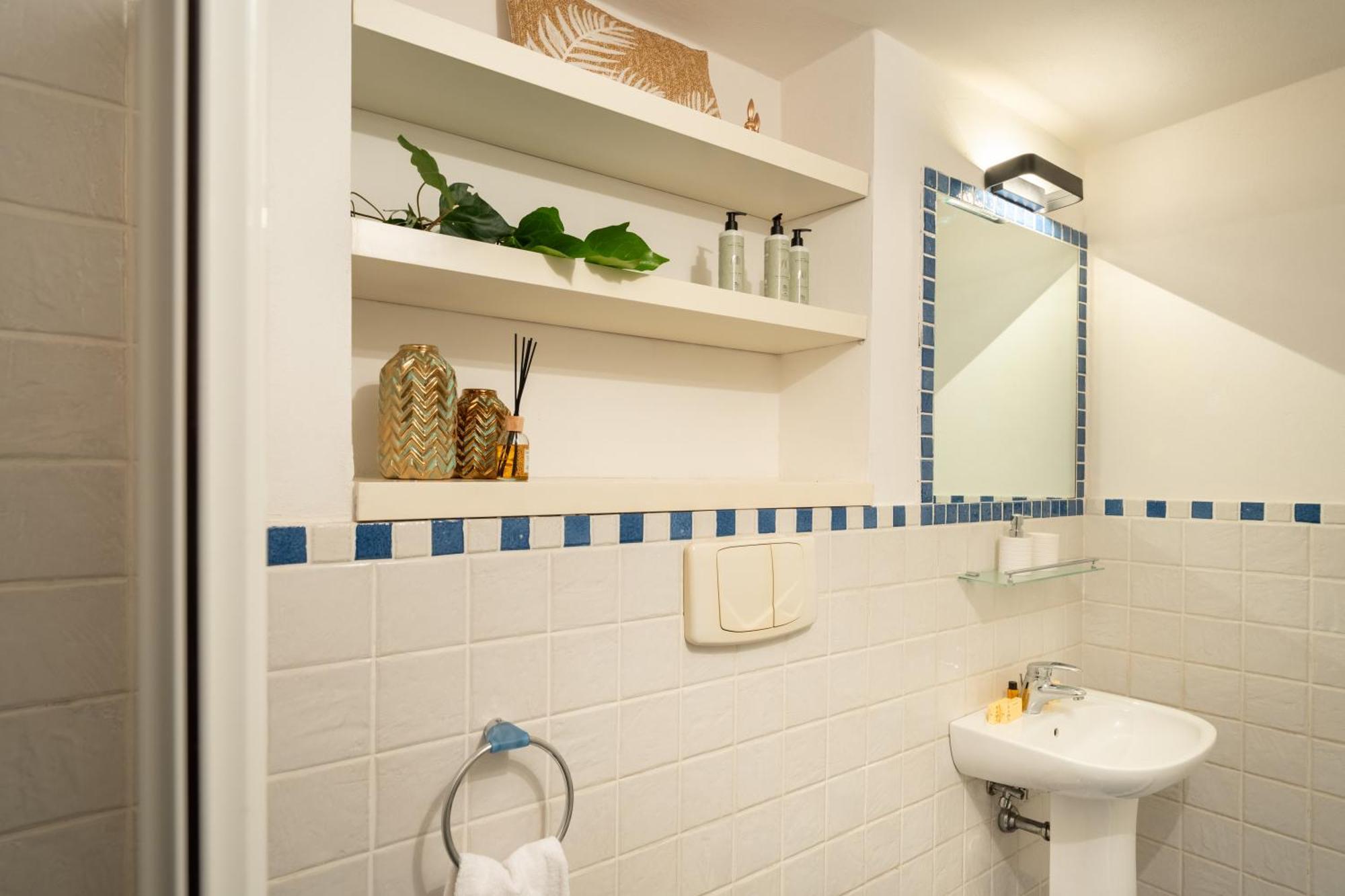 Via Cimabue 8b - Charming - Metropolitan Loft In - 20 Minute Walk To Center - Excellent Base For Exploring - Less Than 5 Minute Walk To The Supermarket - Amazing Bakery On The Corner Appartamento Firenze