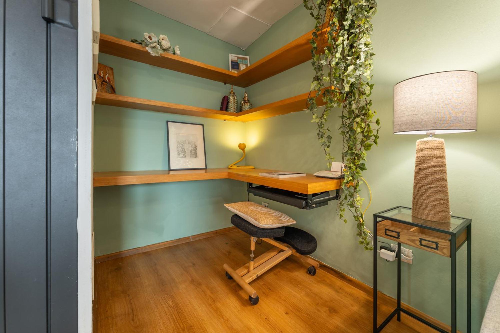 Via Cimabue 8b - Charming - Metropolitan Loft In - 20 Minute Walk To Center - Excellent Base For Exploring - Less Than 5 Minute Walk To The Supermarket - Amazing Bakery On The Corner Firenze