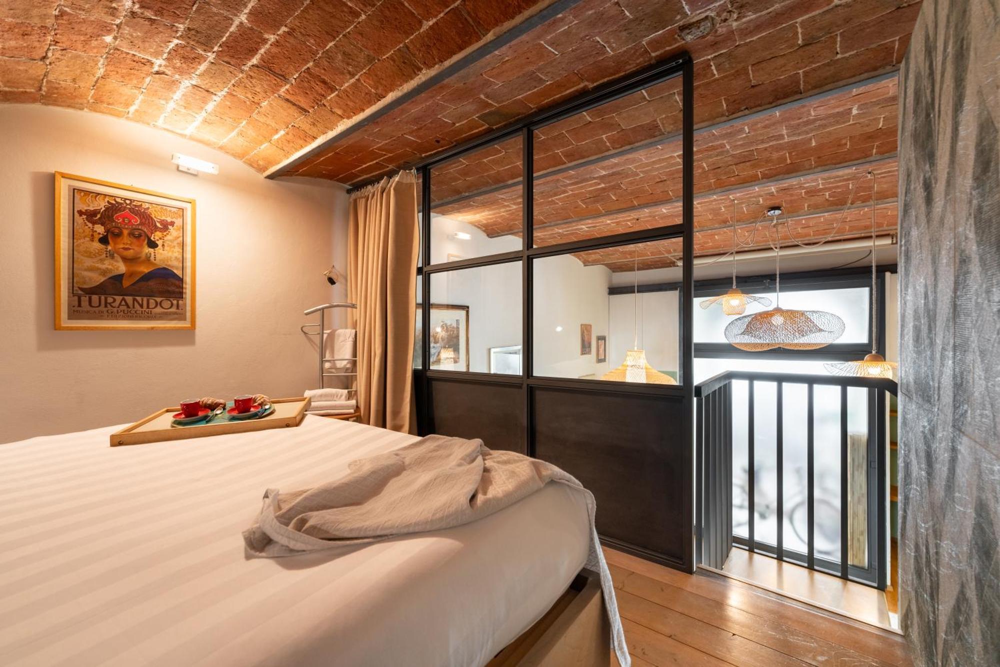 Via Cimabue 8b - Charming - Metropolitan Loft In - 20 Minute Walk To Center - Excellent Base For Exploring - Less Than 5 Minute Walk To The Supermarket - Amazing Bakery On The Corner Firenze