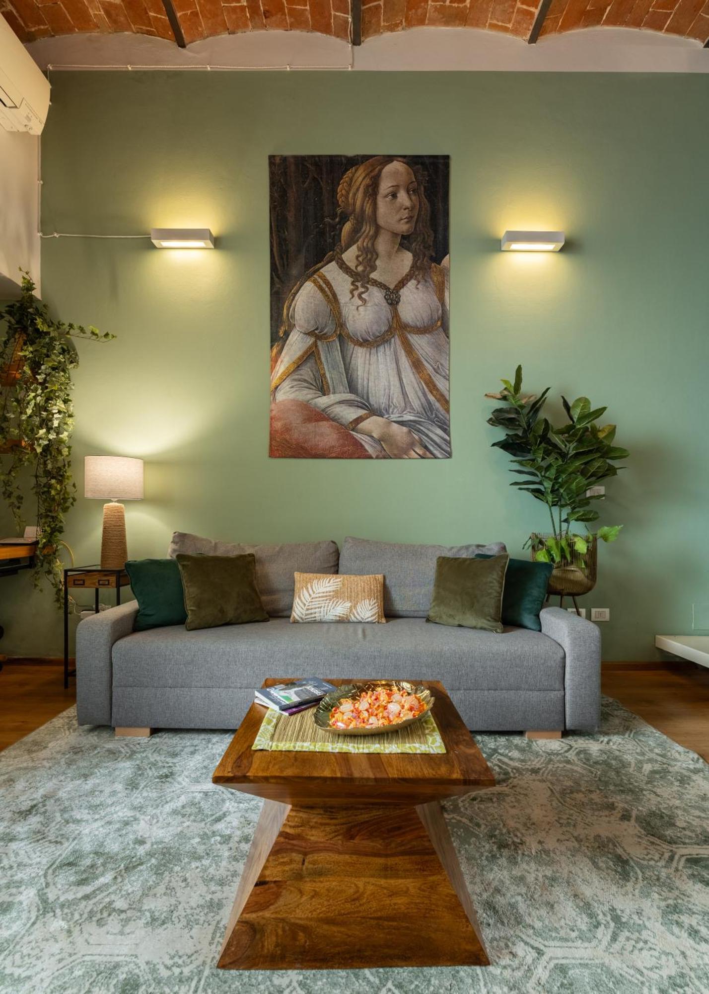 Via Cimabue 8b - Charming - Metropolitan Loft In - 20 Minute Walk To Center - Excellent Base For Exploring - Less Than 5 Minute Walk To The Supermarket - Amazing Bakery On The Corner *