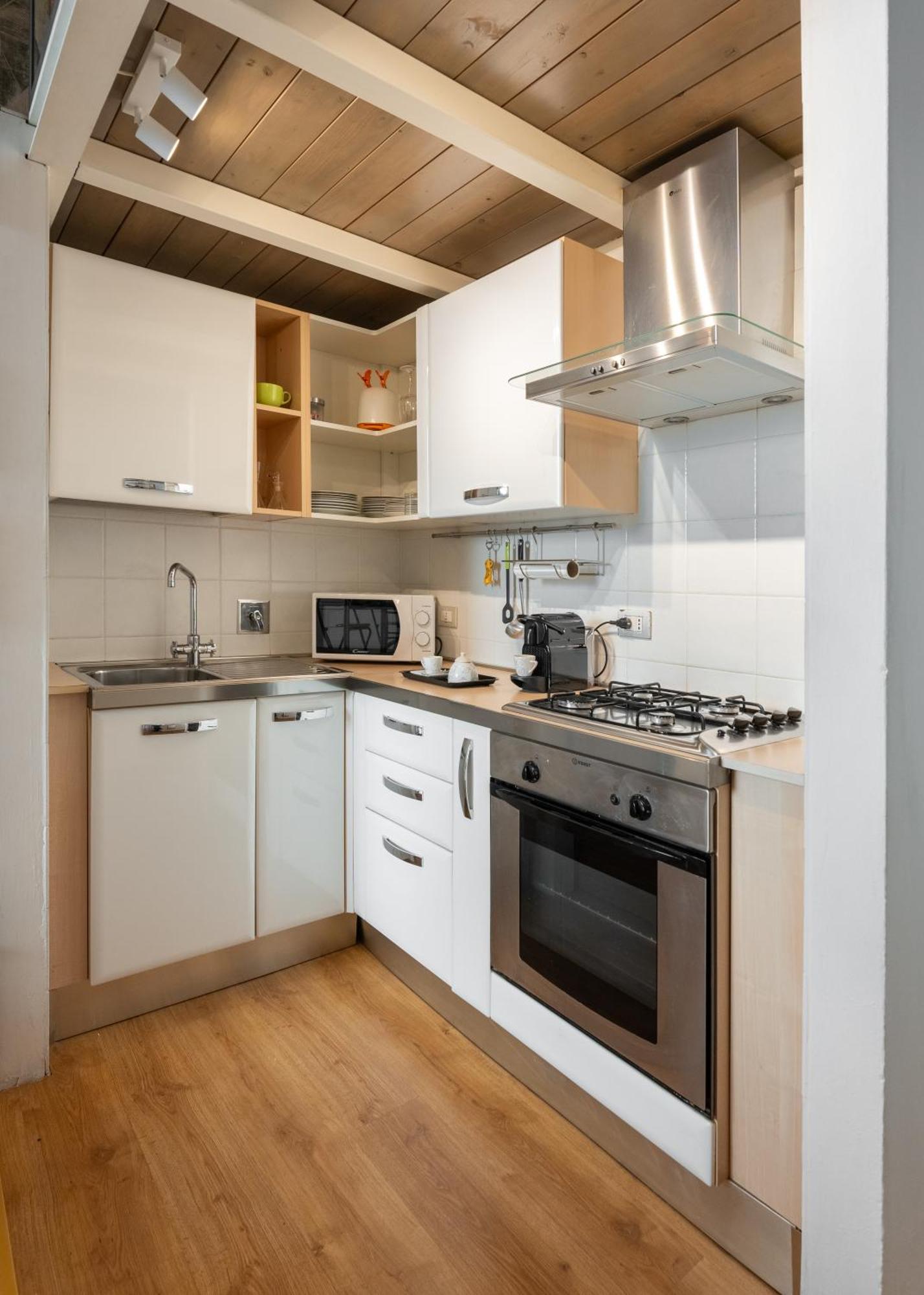 Via Cimabue 8b - Charming - Metropolitan Loft In - 20 Minute Walk To Center - Excellent Base For Exploring - Less Than 5 Minute Walk To The Supermarket - Amazing Bakery On The Corner Firenze