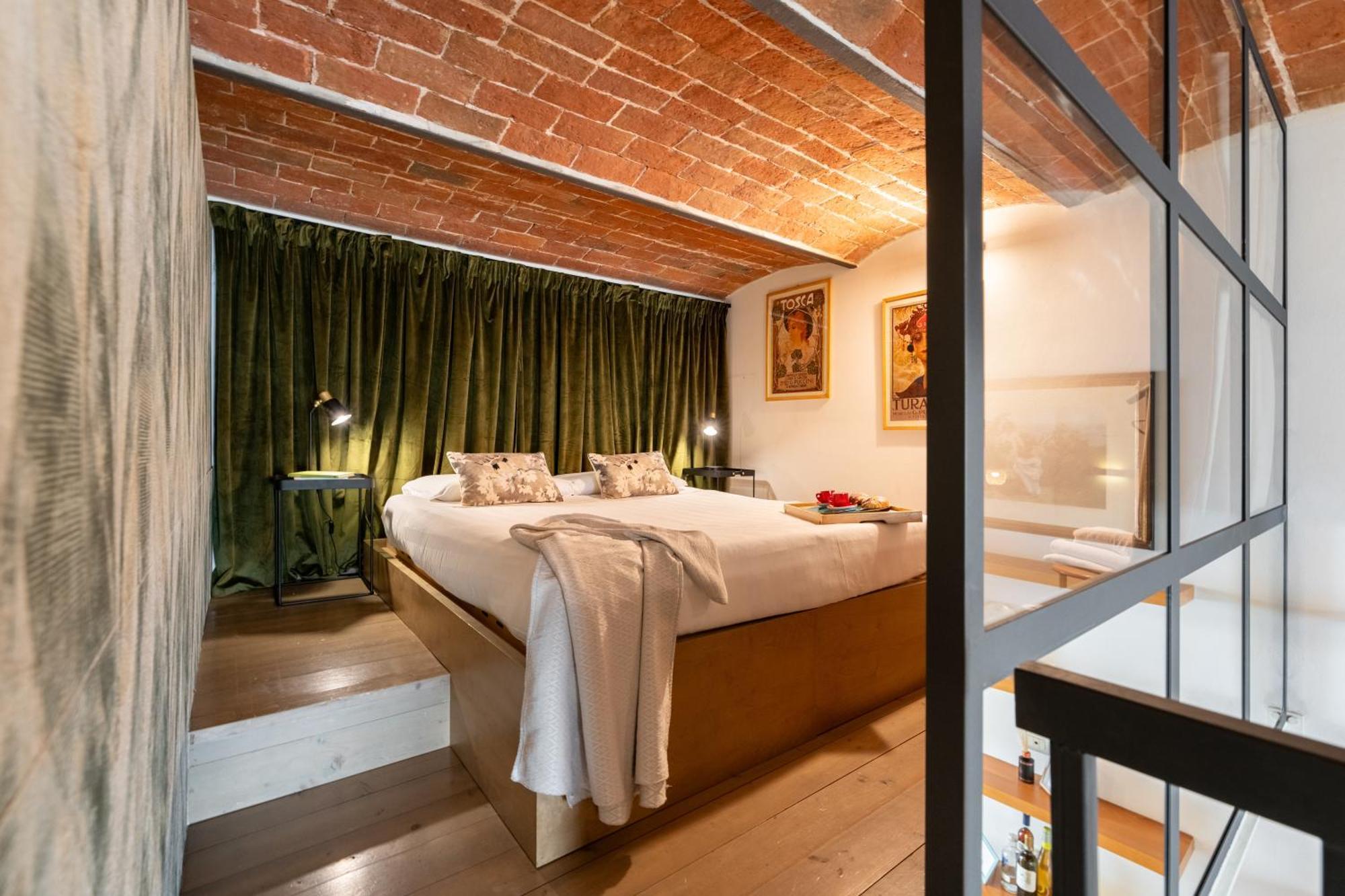 Via Cimabue 8b - Charming - Metropolitan Loft In - 20 Minute Walk To Center - Excellent Base For Exploring - Less Than 5 Minute Walk To The Supermarket - Amazing Bakery On The Corner