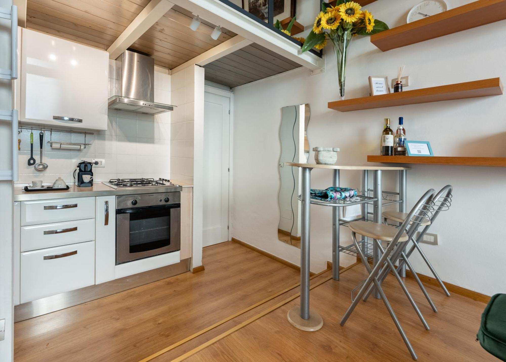 Via Cimabue 8b - Charming - Metropolitan Loft In - 20 Minute Walk To Center - Excellent Base For Exploring - Less Than 5 Minute Walk To The Supermarket - Amazing Bakery On The Corner Appartamento Firenze