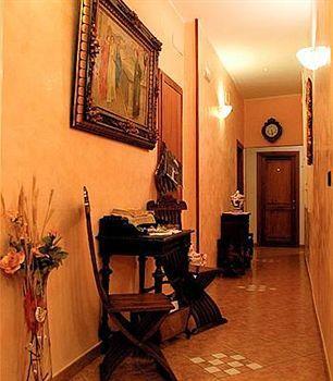 Margaret Hotel *