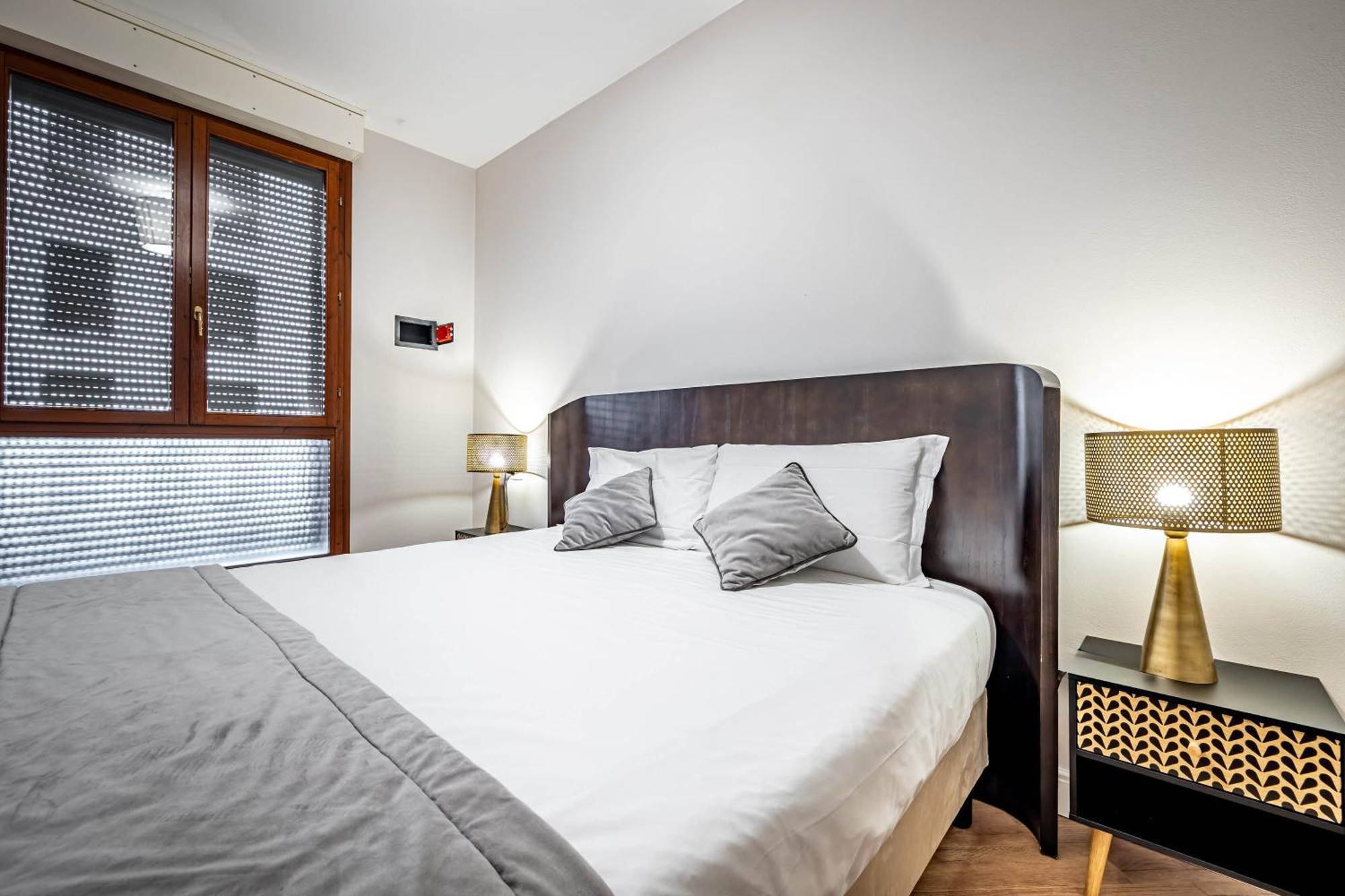 Yid Quiet With Parking Appartement