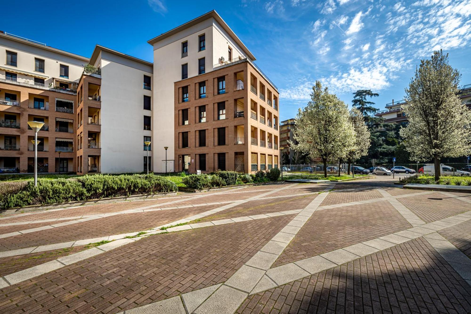 Yid Quiet With Parking Appartement