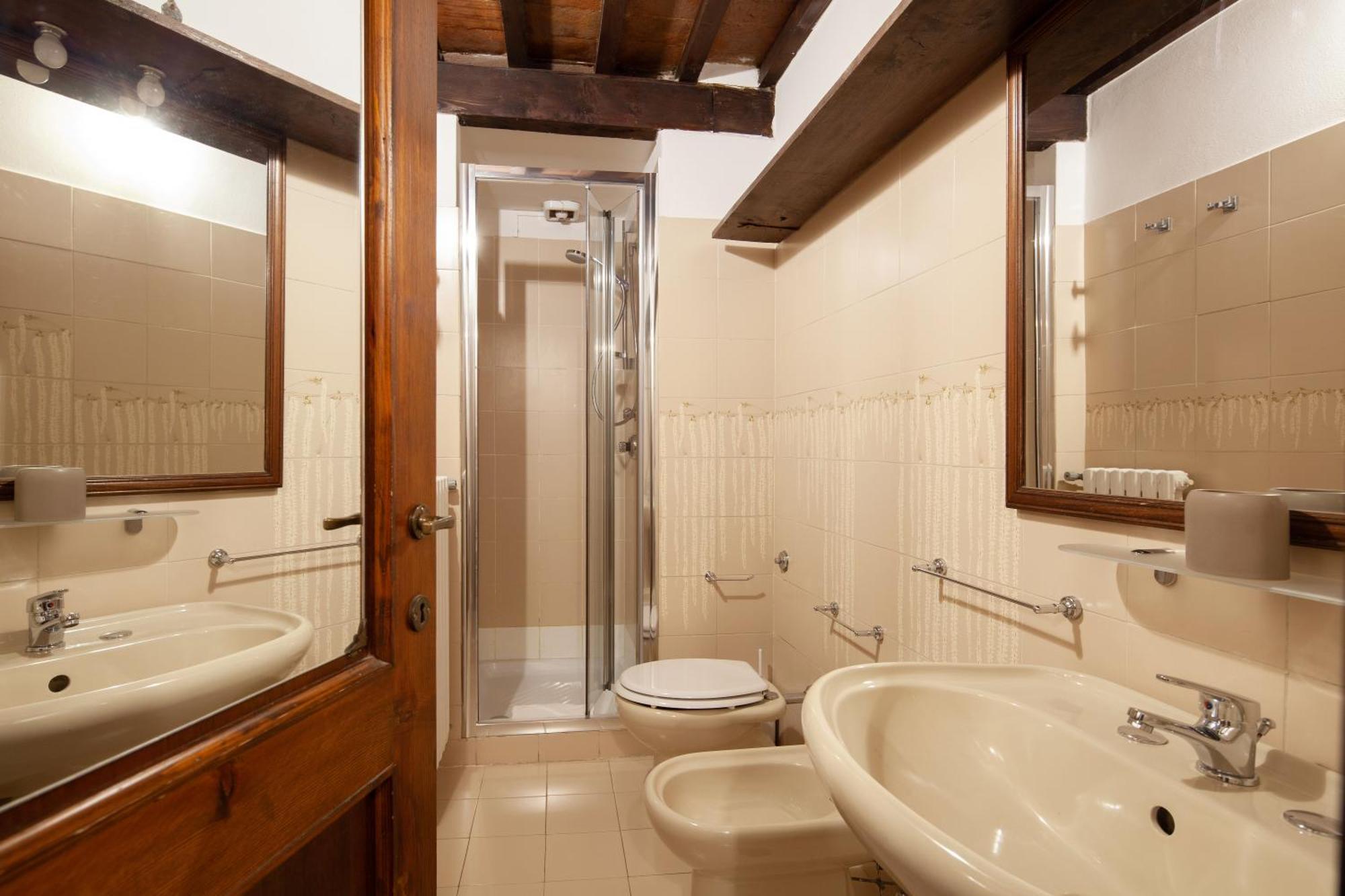 Apartamento Aurora's, Renaissance Suite, Historic Apartment, Pivot Location, Few Walks From All, Ac Bedroom *