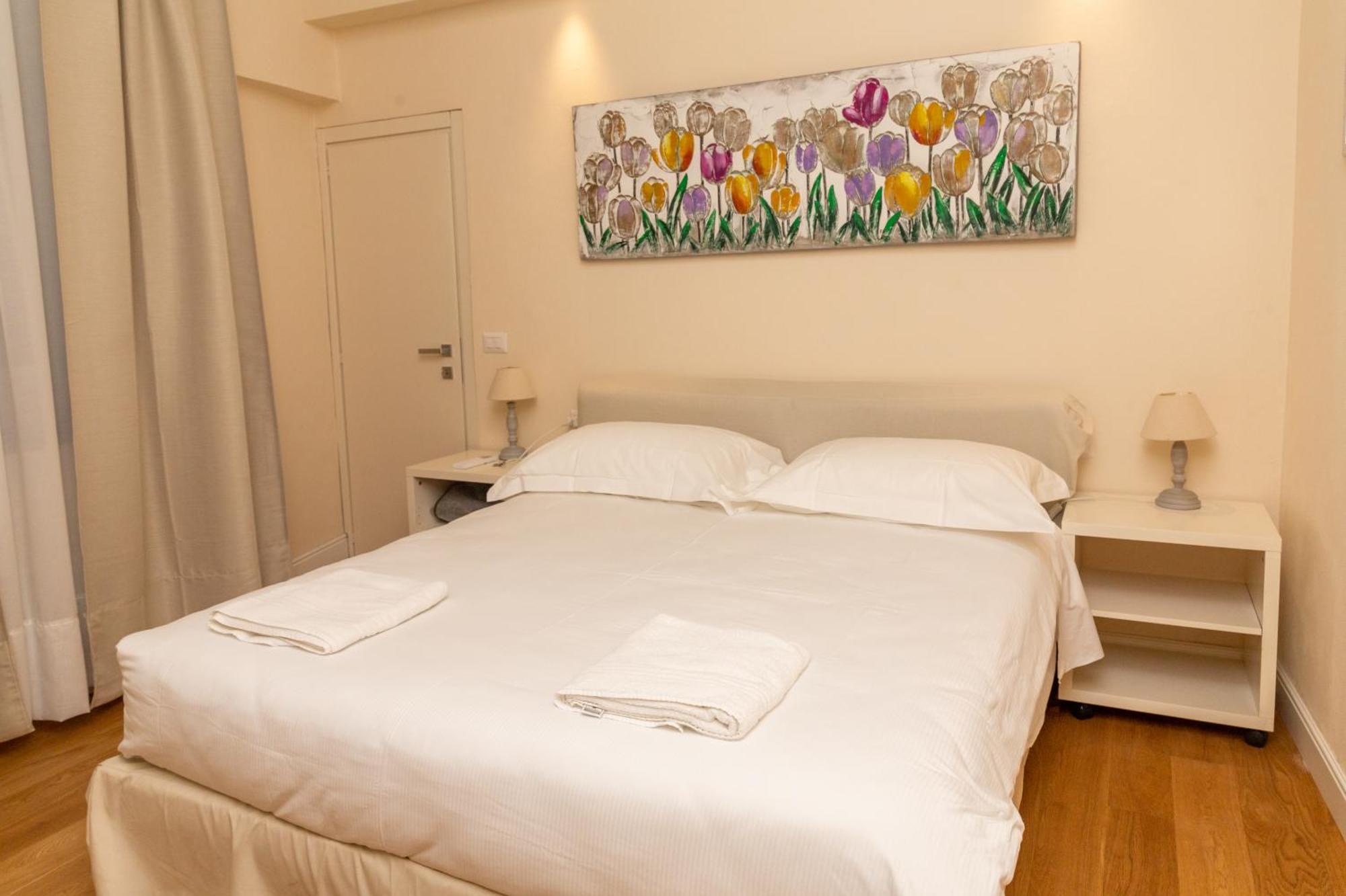 Cozy Santa Maria Novella Uffizi Duomo 2beds-2baths Apartment Florence