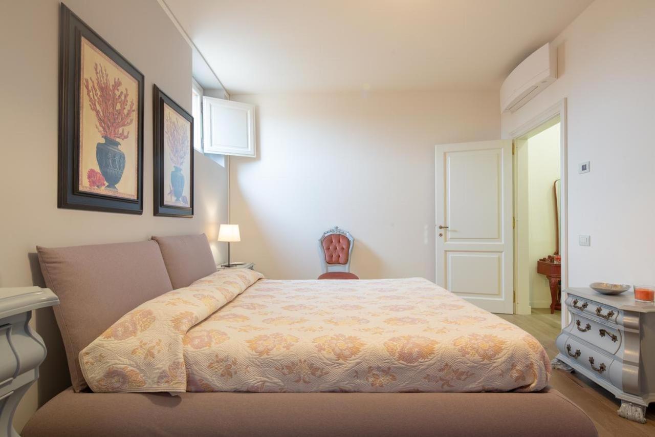 Stunning & Luxurious 1br 1 Min Walk By Duomo Leilighet Firenze