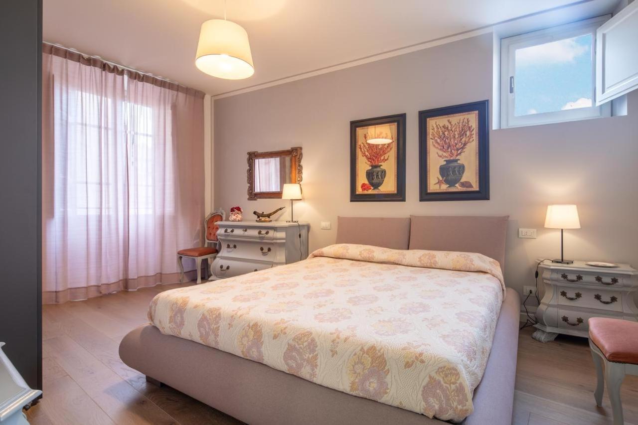 Stunning & Luxurious 1br 1 Min Walk By Duomo Leilighet