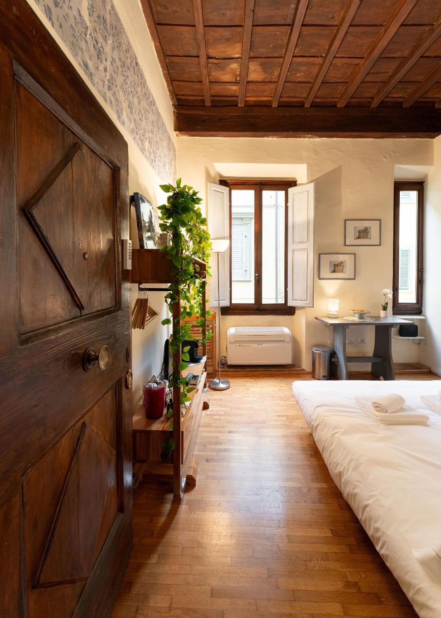 Via Benedetta, 13 - Charming - Florentine Gem Steps From Station - Prime Spot! Firenze