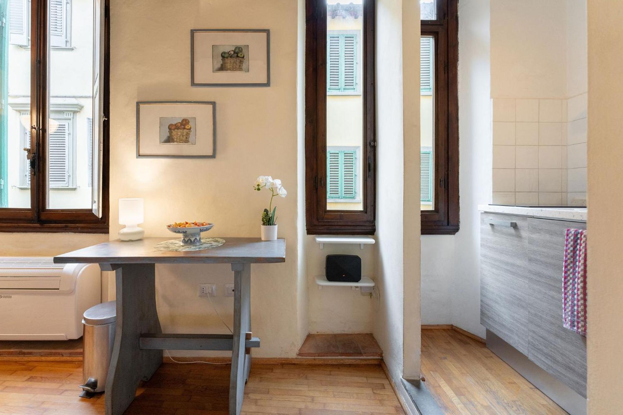 Via Benedetta, 13 - Charming - Florentine Gem Steps From Station - Prime Spot!