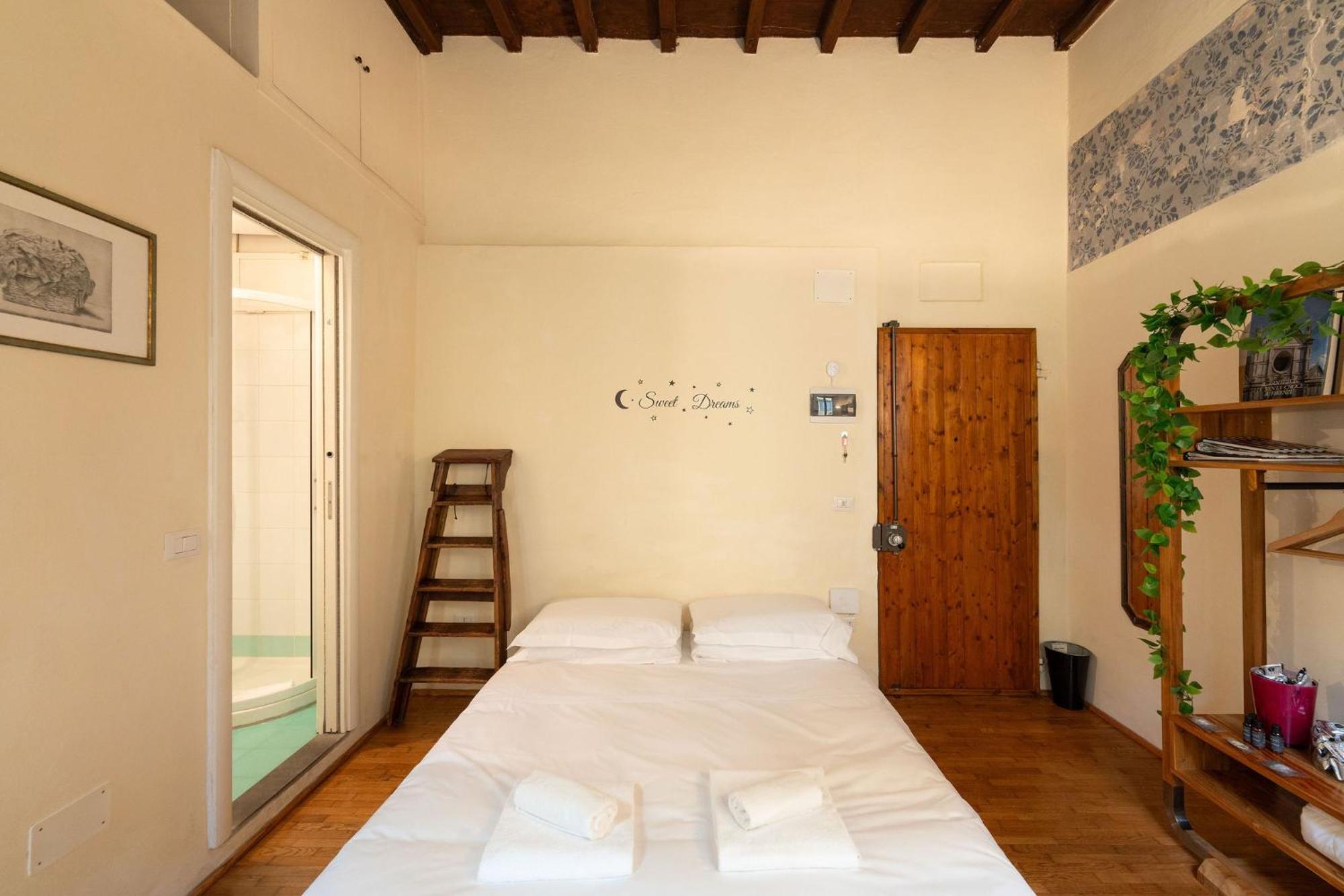 Appartamento Via Benedetta, 13 - Charming - Florentine Gem Steps From Station - Prime Spot! *
