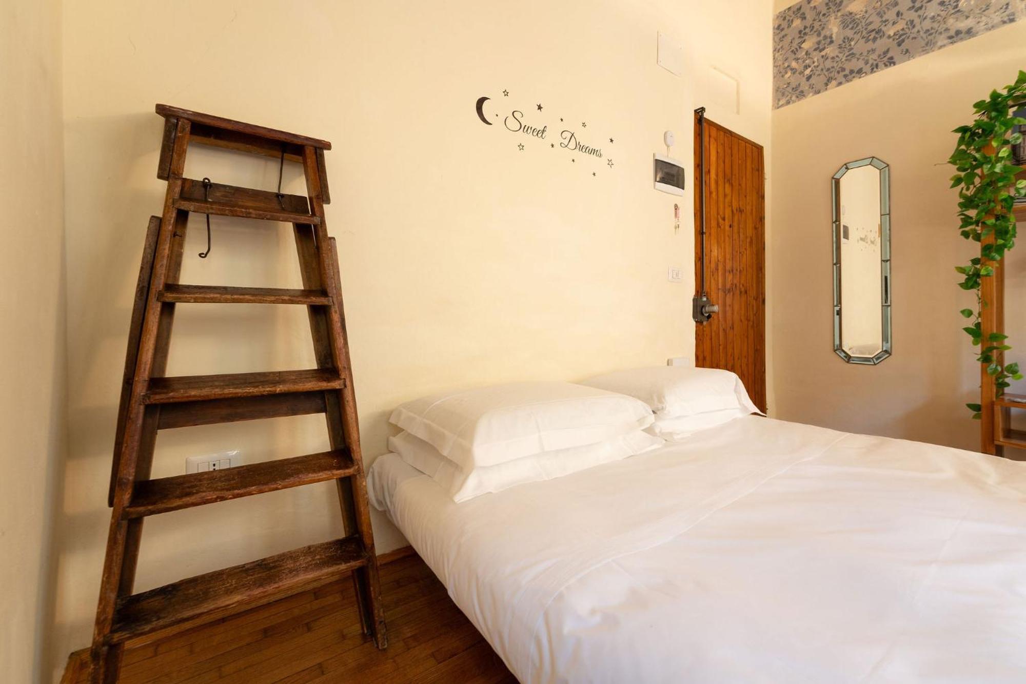 Via Benedetta, 13 - Charming - Florentine Gem Steps From Station - Prime Spot!