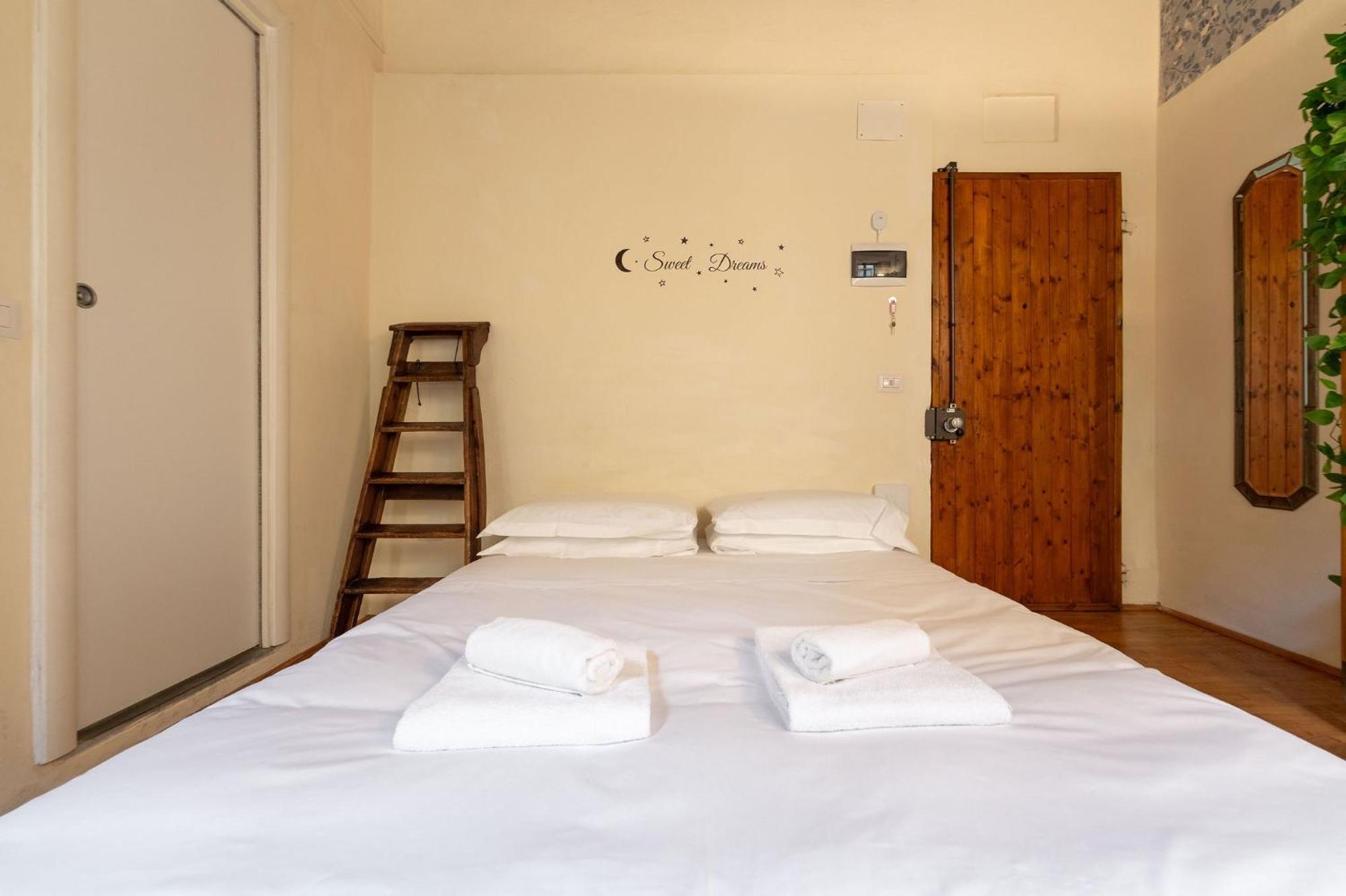 Via Benedetta, 13 - Charming - Florentine Gem Steps From Station - Prime Spot!