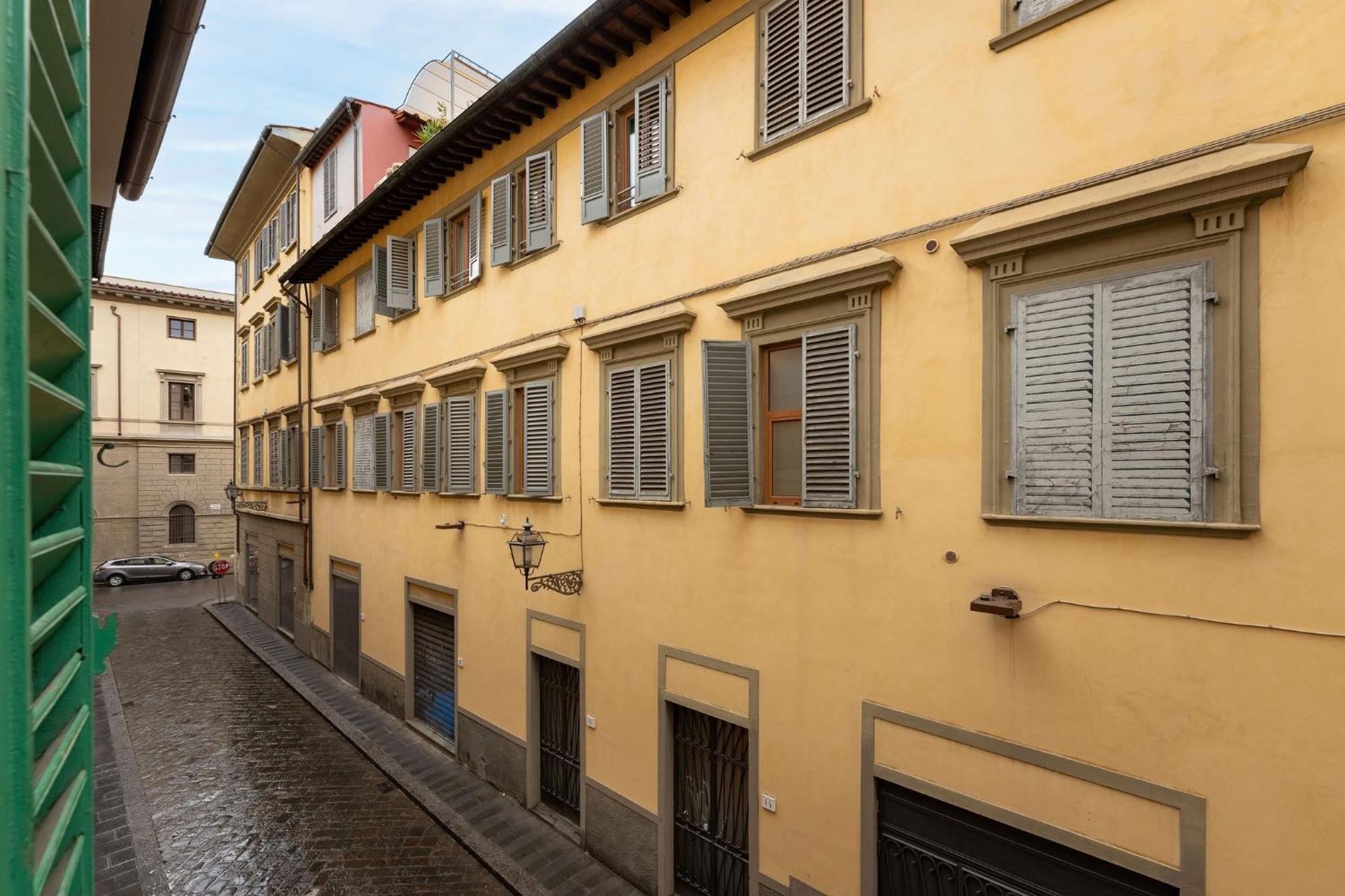 Appartamento Via Benedetta, 13 - Charming - Florentine Gem Steps From Station - Prime Spot!