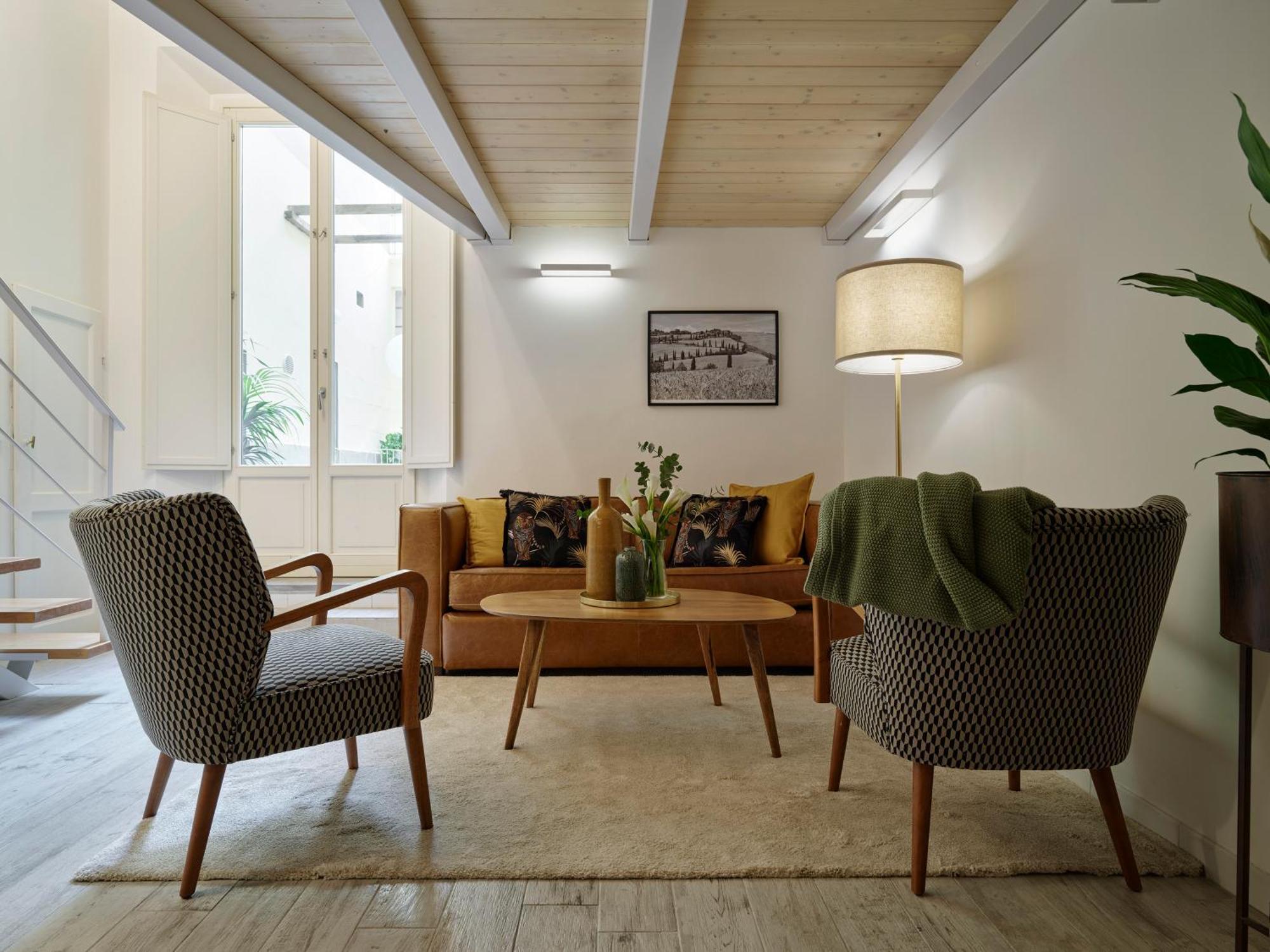 Bright 3-bedroom With Patio In Historic Center Near Duomo Appartamento