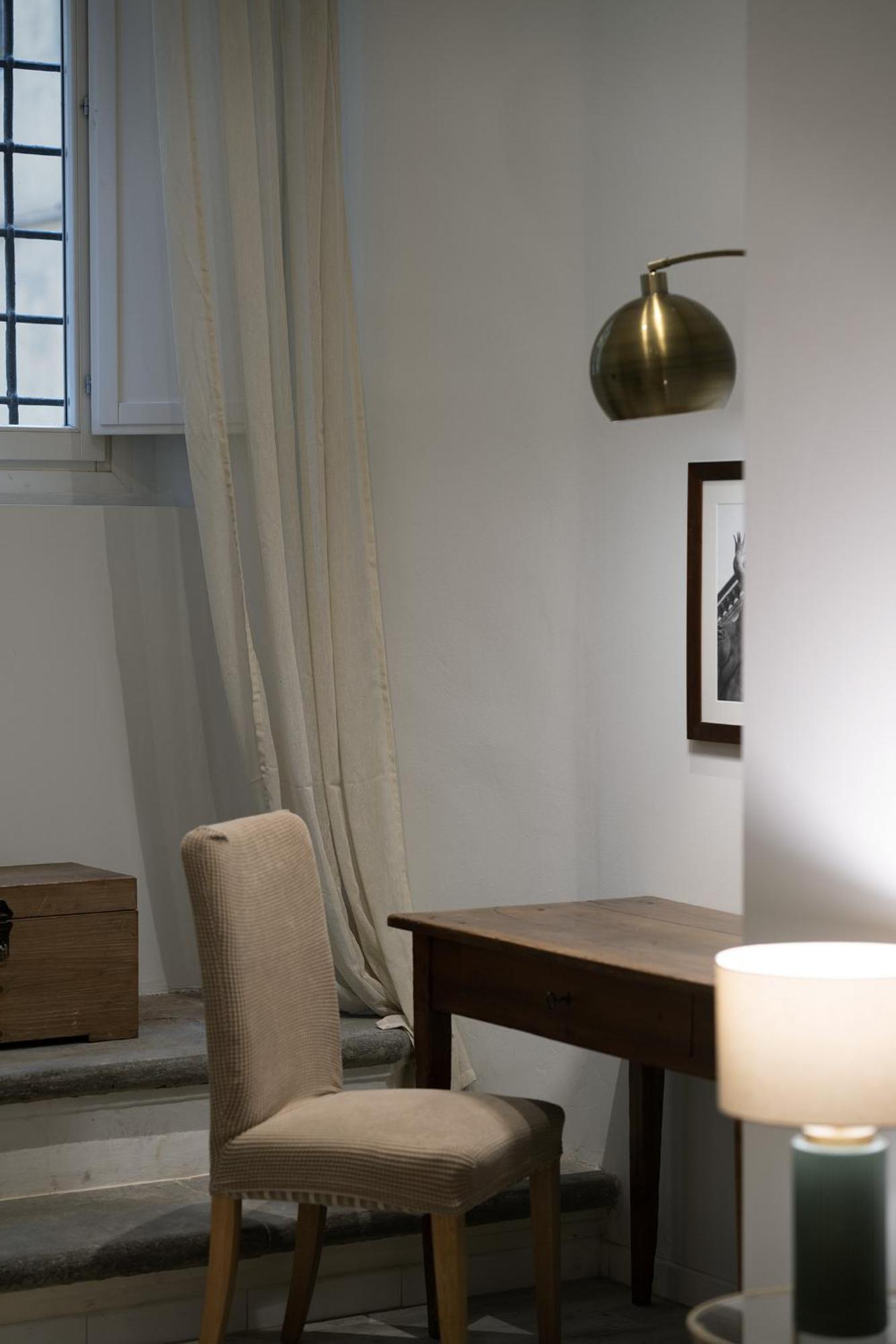Bright 3-bedroom With Patio In Historic Center Near Duomo Appartamento