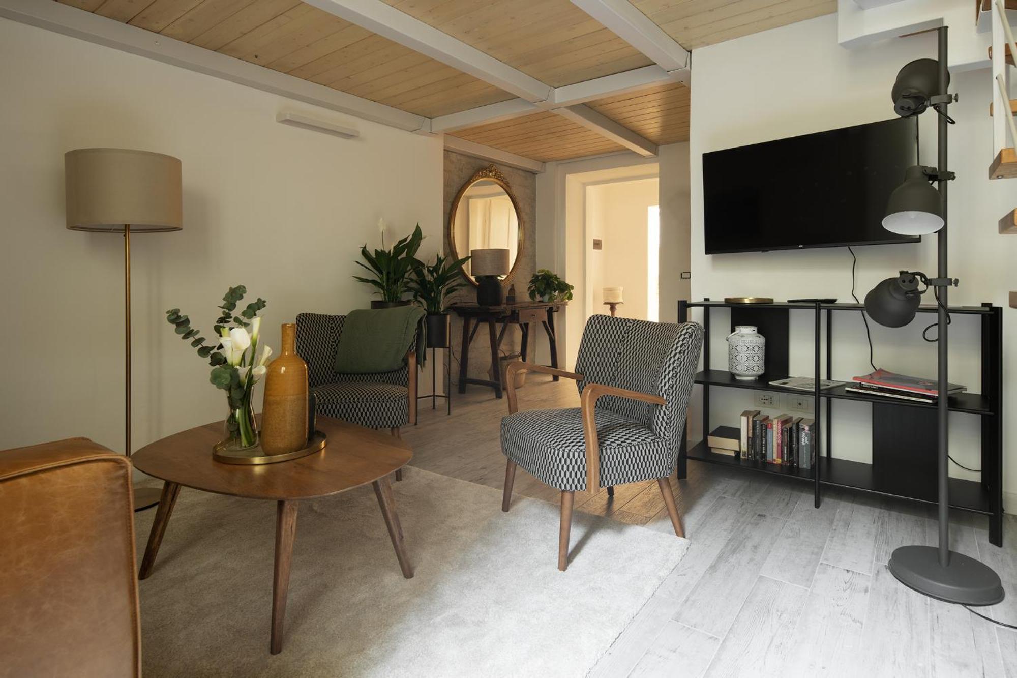Bright 3-bedroom With Patio In Historic Center Near Duomo Appartamento