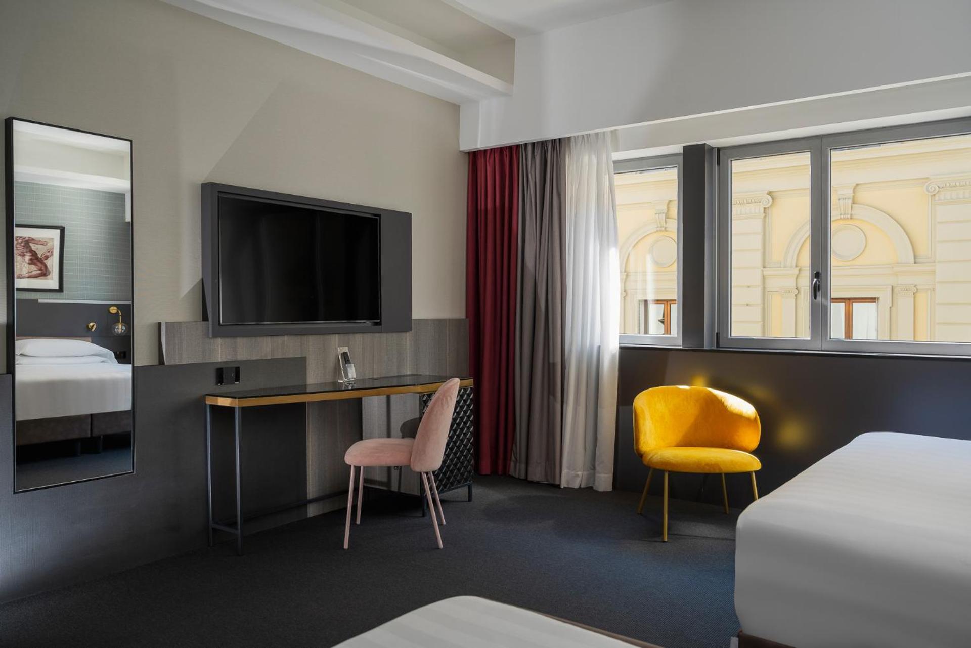 Iq Hotel 4*