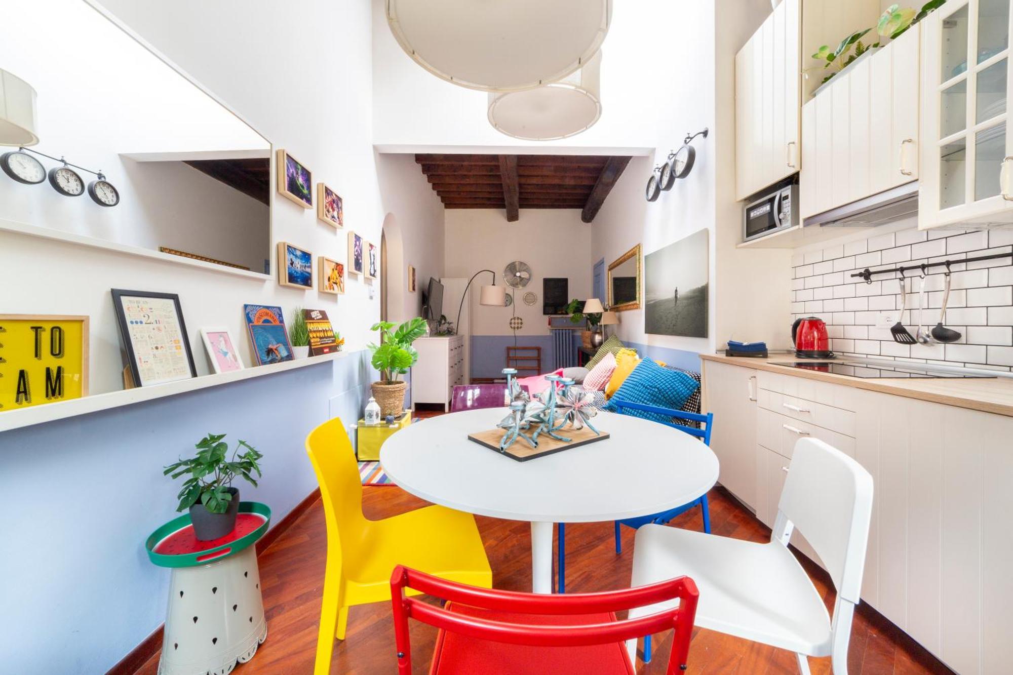 Downtown Colourful Flat Close To The Railway Firenze