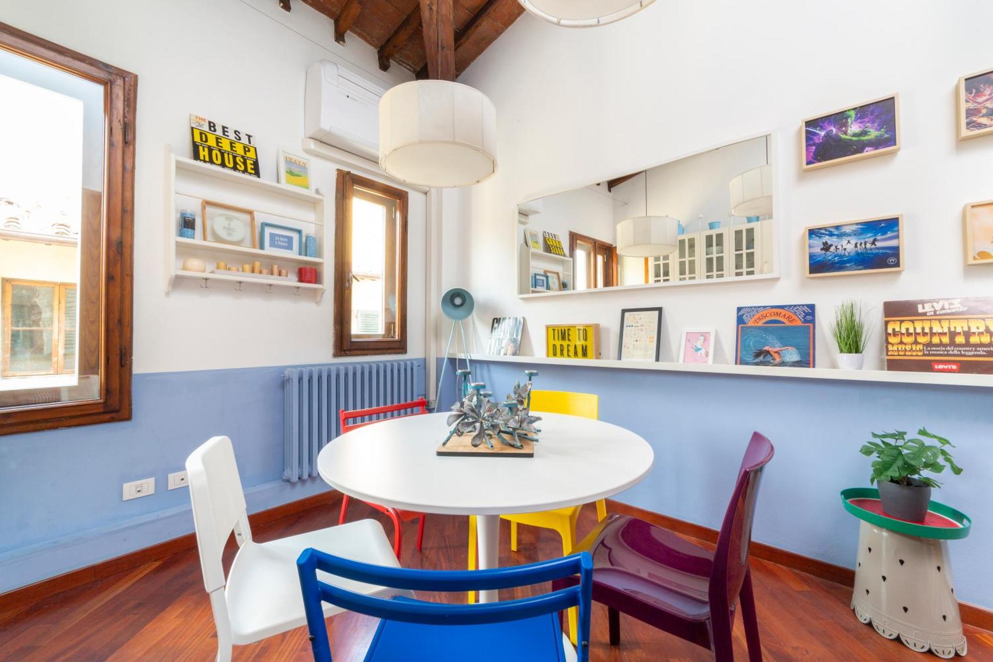 Downtown Colourful Flat Close To The Railway * Firenze