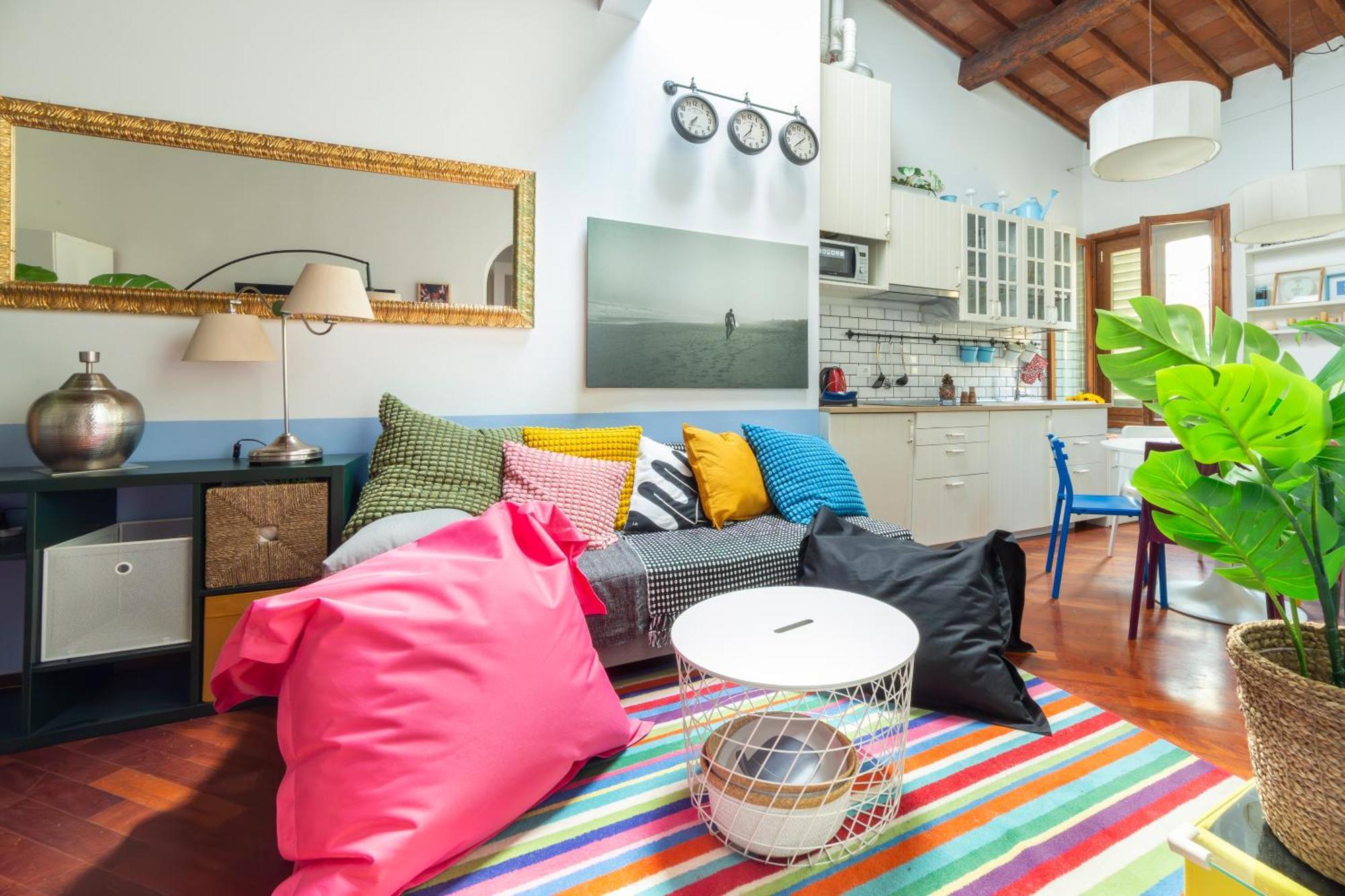 Downtown Colourful Flat Close To The Railway * Firenze