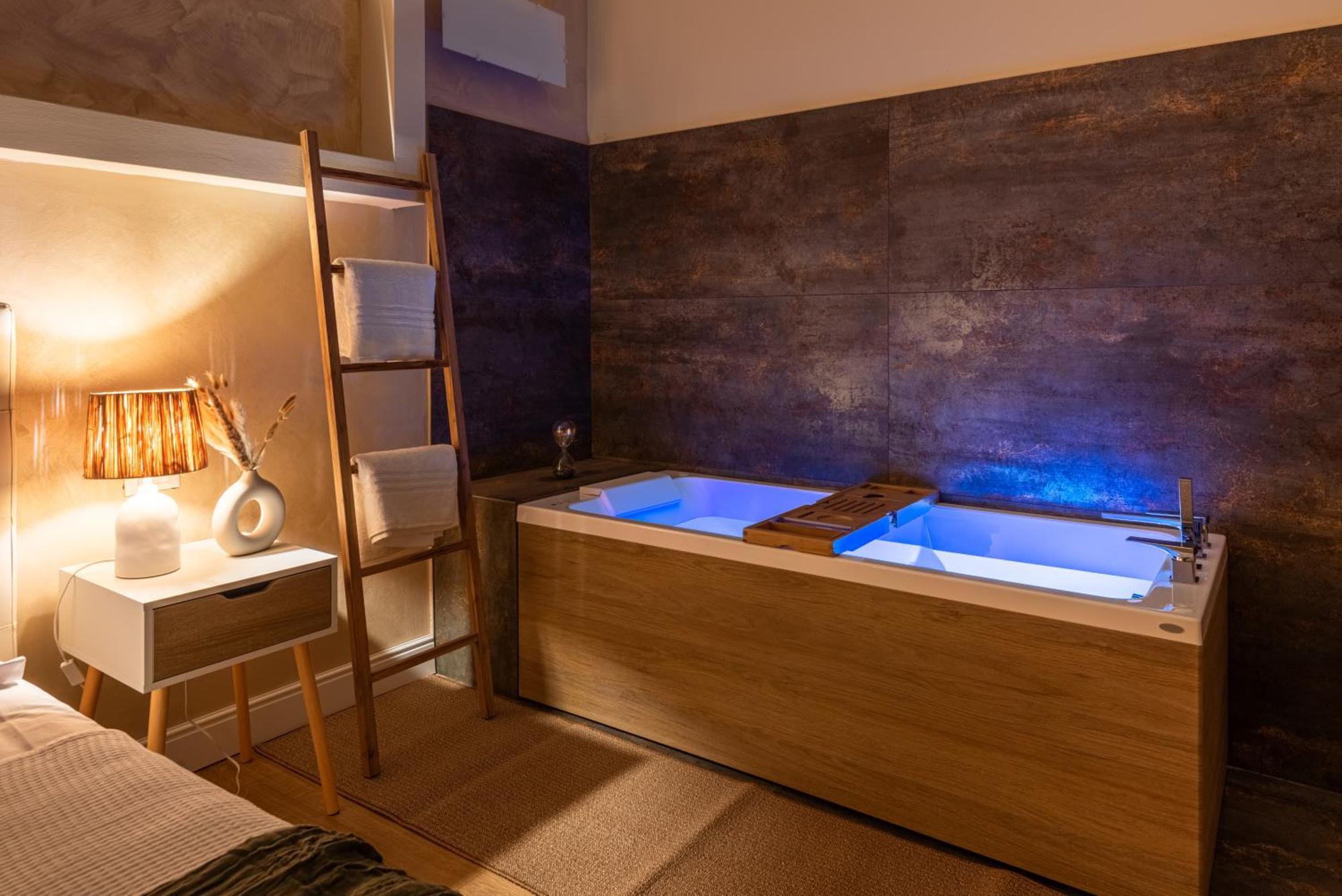 Apartamento Elegante Con Giardino Privato, Jacuzzi Nel Cuore Di