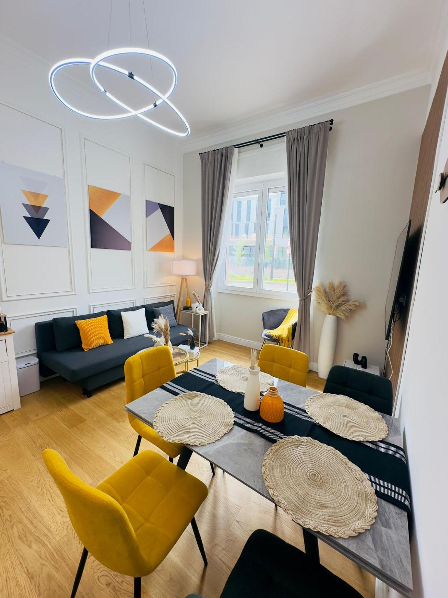 Elegante Con Giardino Privato, Jacuzzi Nel Cuore Di Apartamento Florença