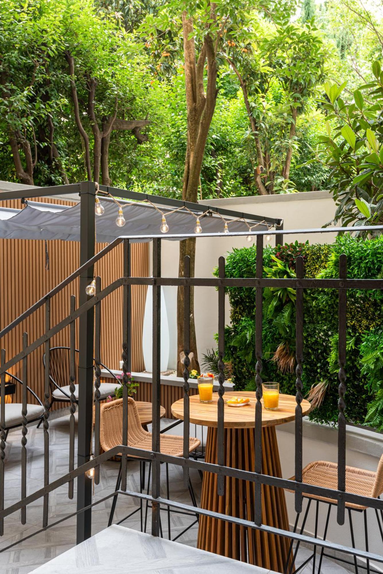Elegante Con Giardino Privato, Jacuzzi Nel Cuore Di Apartamento