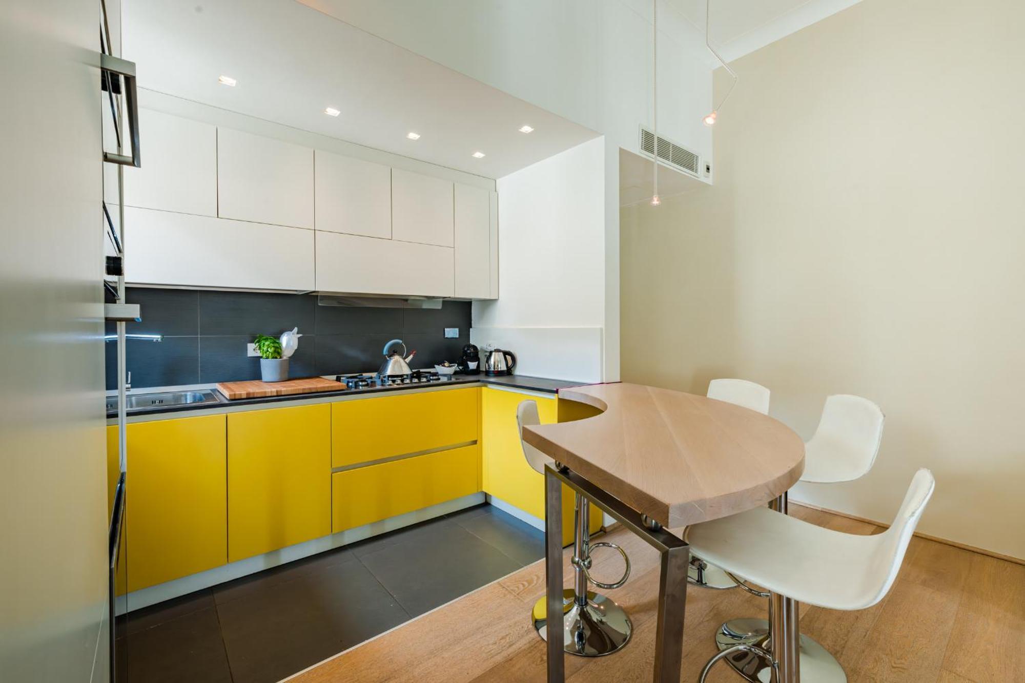 Quiet Designer Flat With Private Rooftop Terrace *