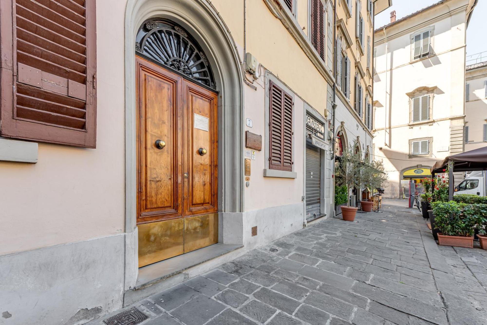 Cathedral Studio, San Lorenzo Apartment *