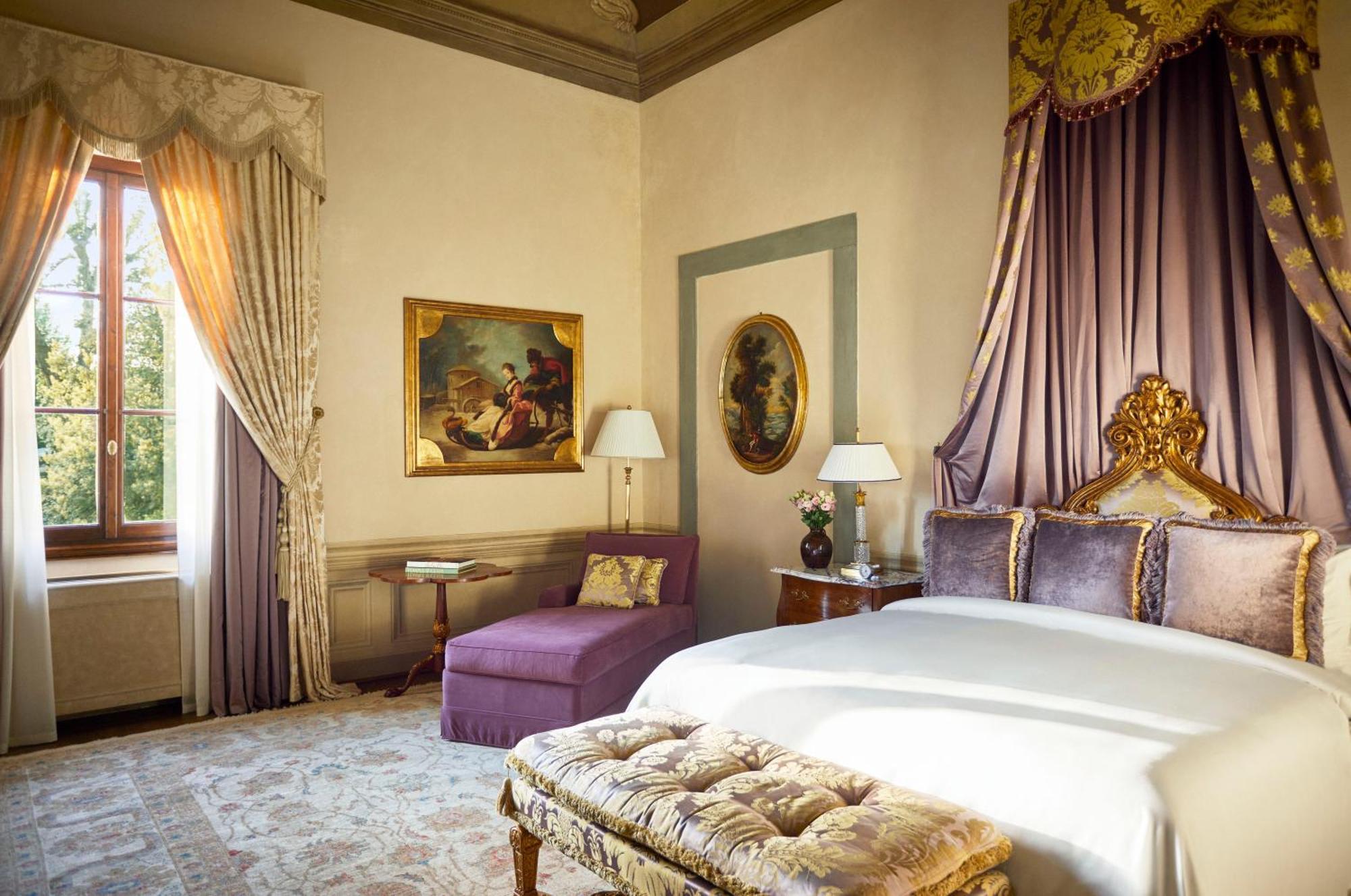 Four Seasons Hotel 5*