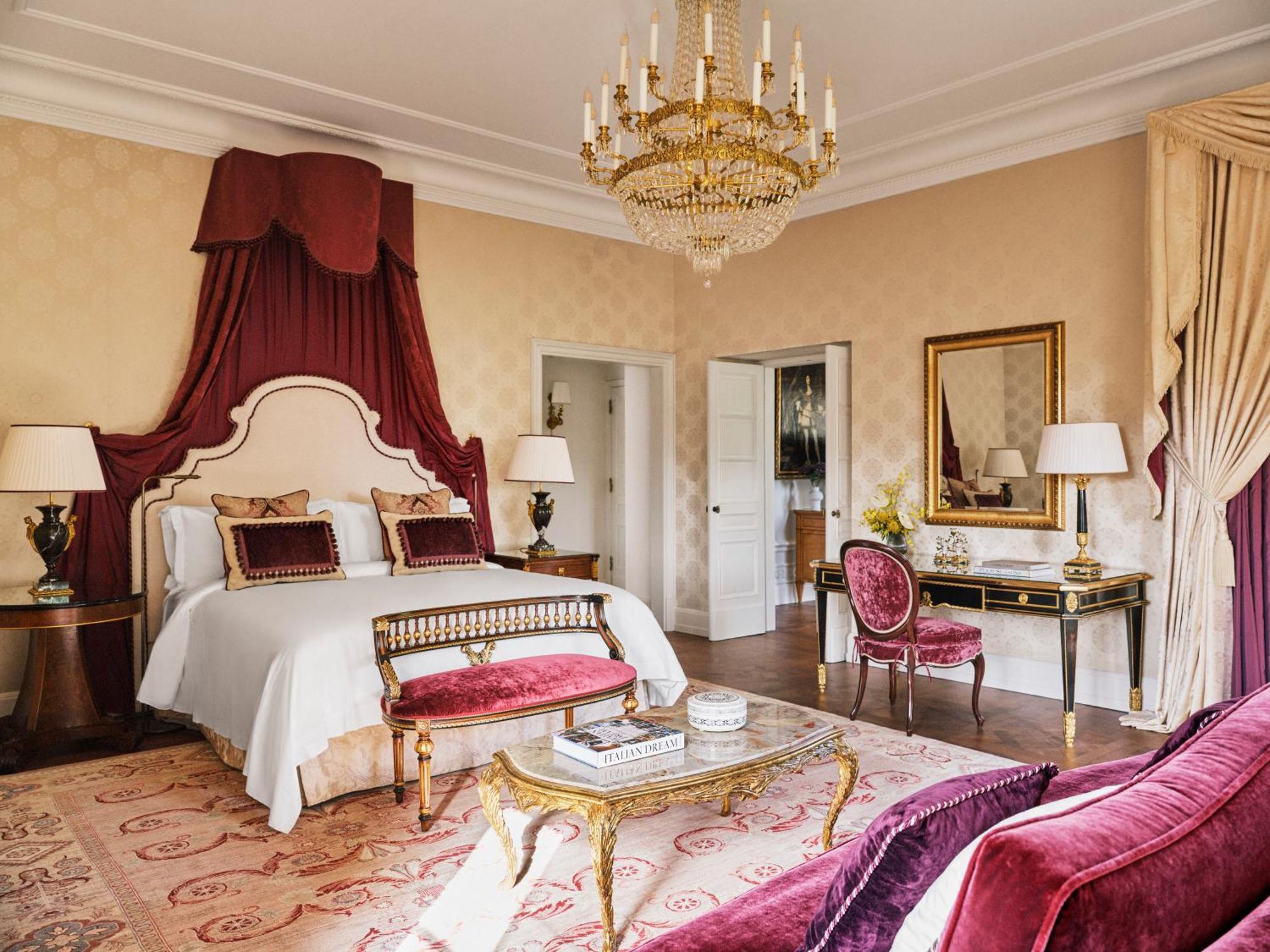 Four Seasons Hotel