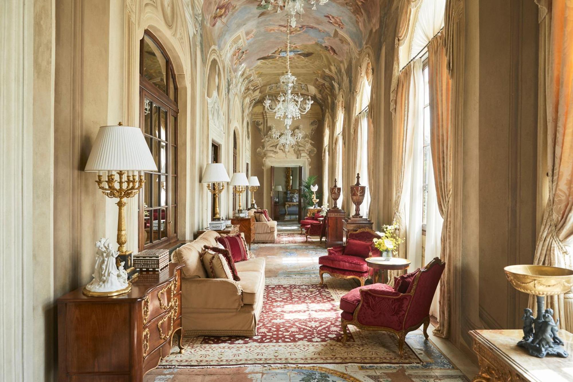 Four Seasons Hotel 5*
