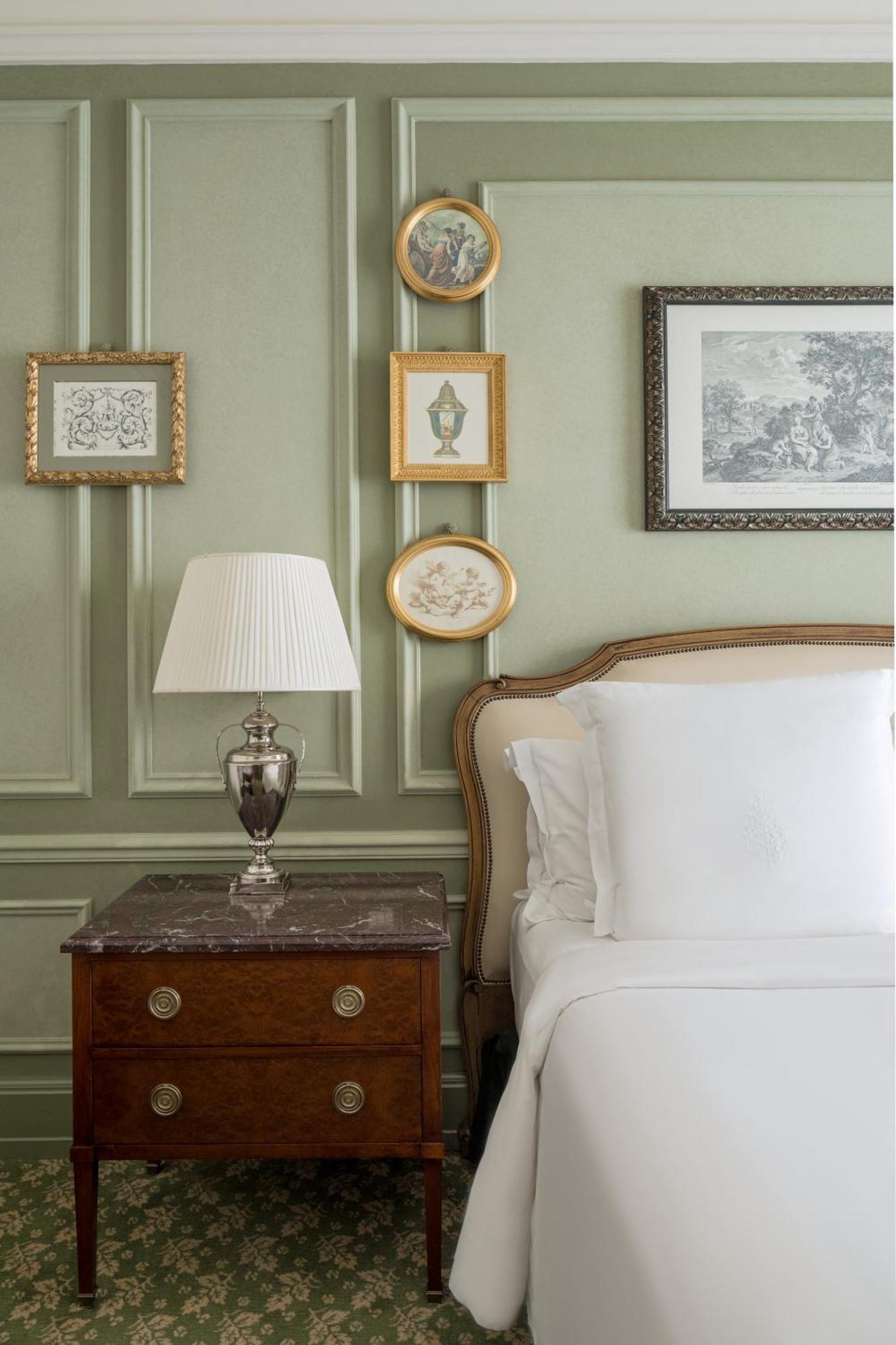 Four Seasons Hotel 5*