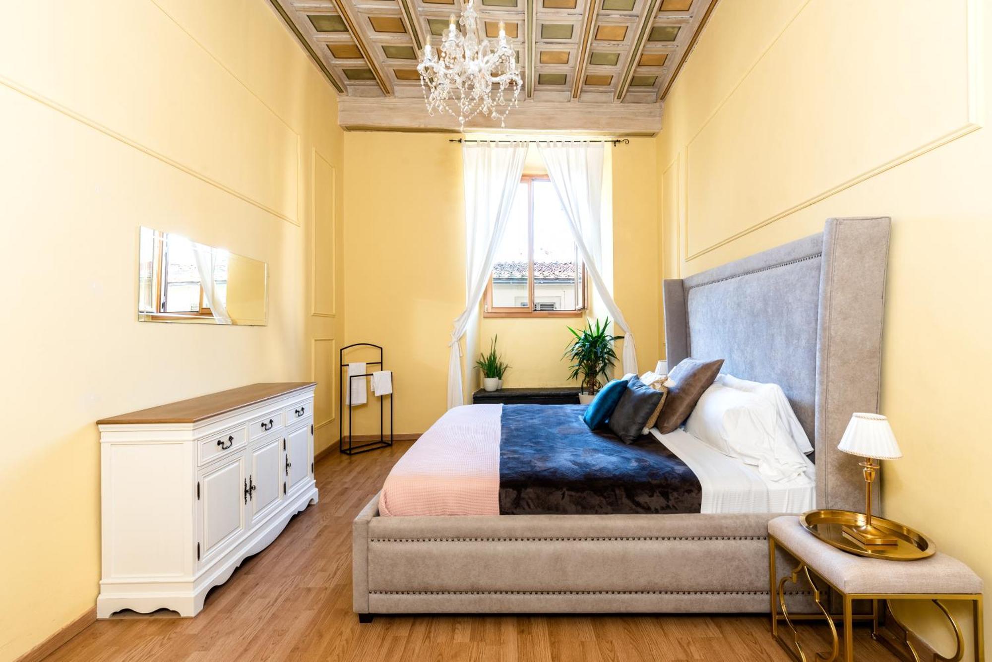 Historic Center Palace - Huge 4 Bedrooms Santa Croce - By Likehomeflorence Firenze