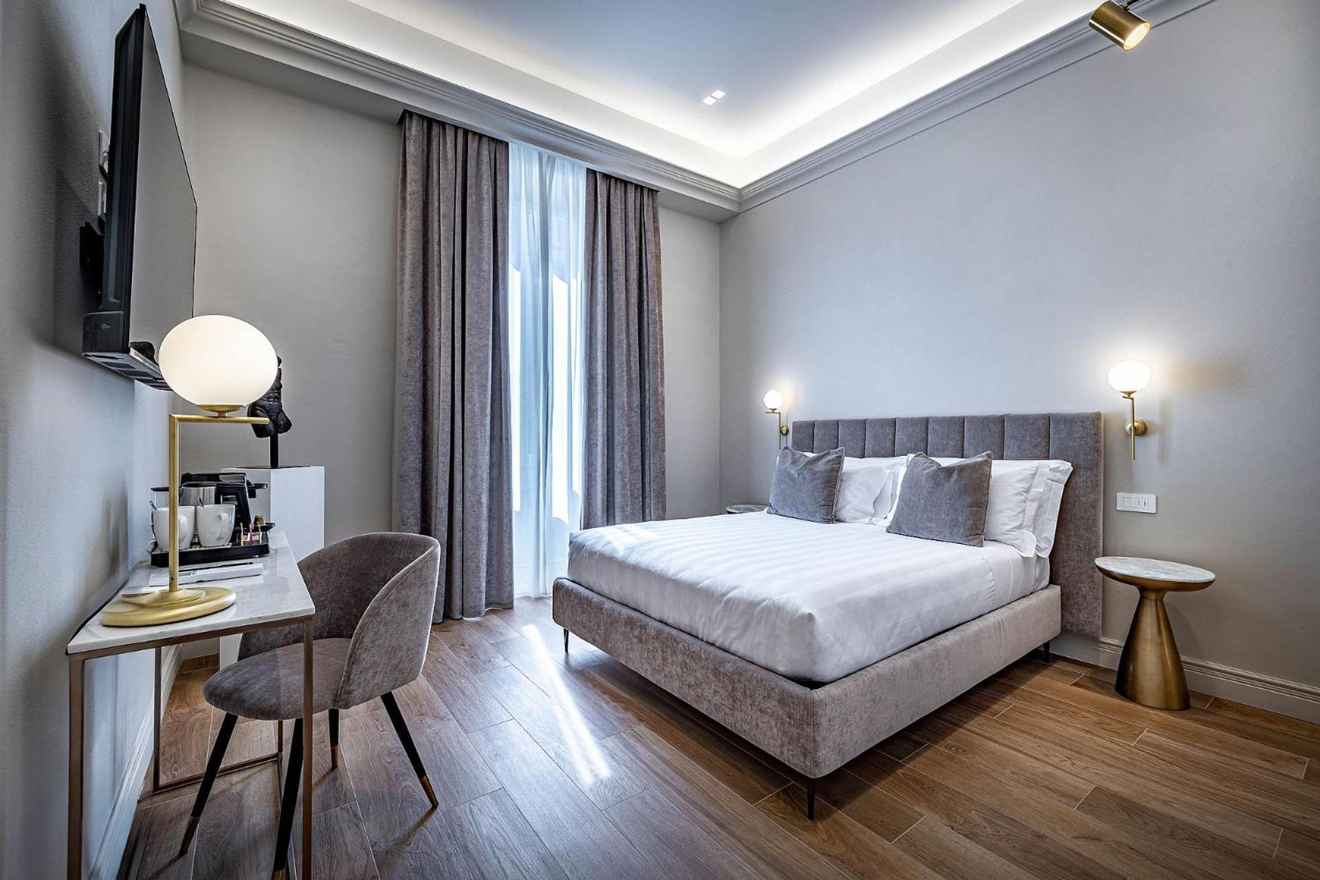 Ungherese Small Luxury 3* Florence