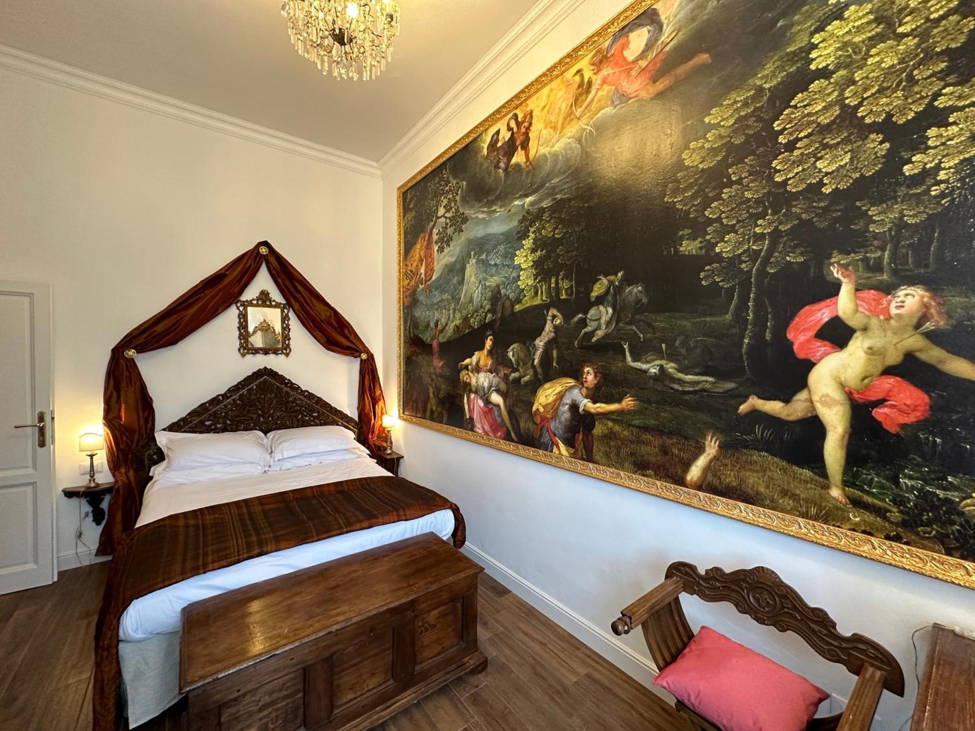 Santa Caterina Palace In Florence-3 Bedroom Apartment Florence