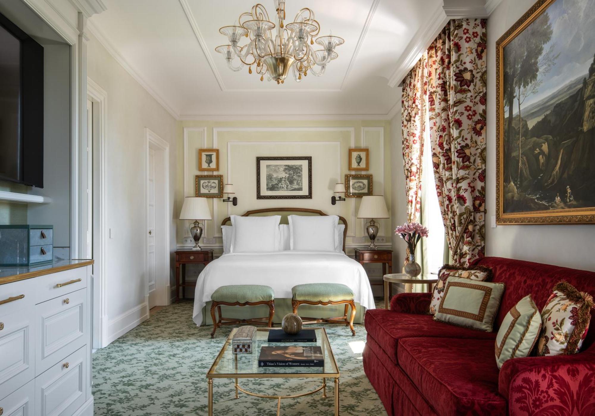 Four Seasons Hotel 5*