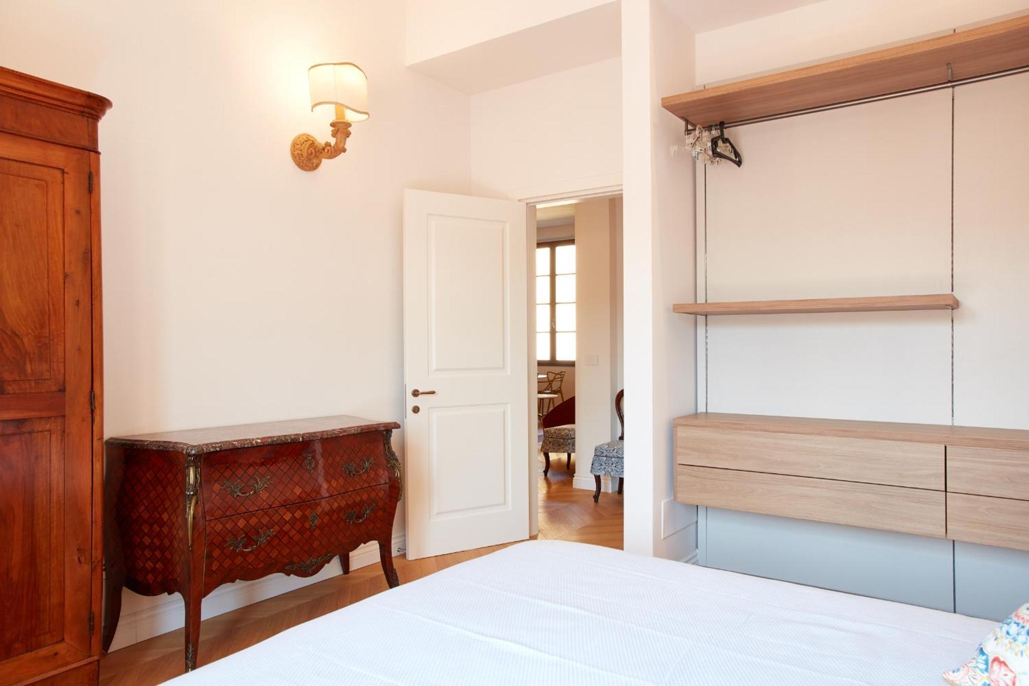 Servi Elegant With Terrace Appartement